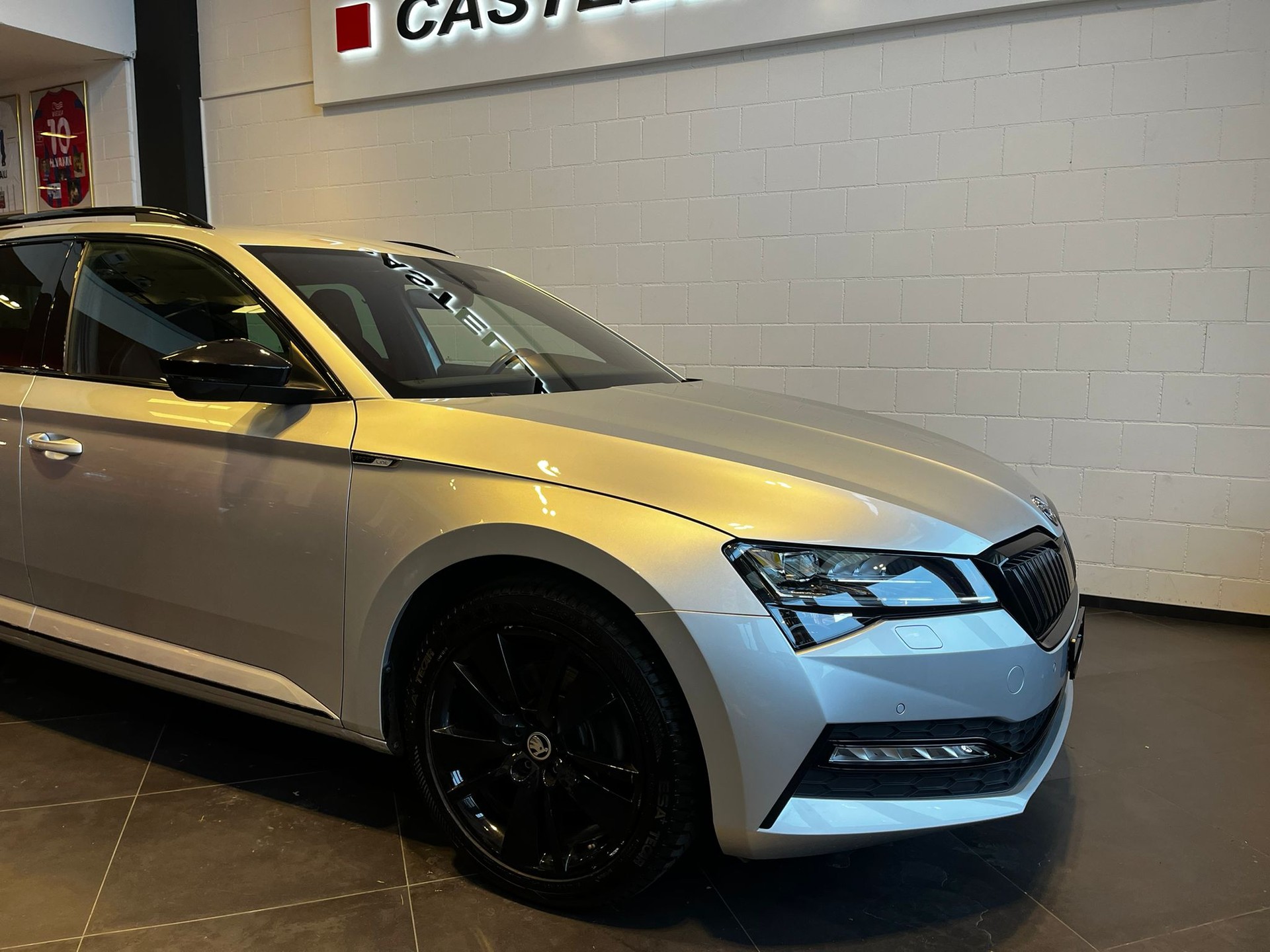 SKODA Superb 1.4 TSI Sport Line PHEV DSG-image-1