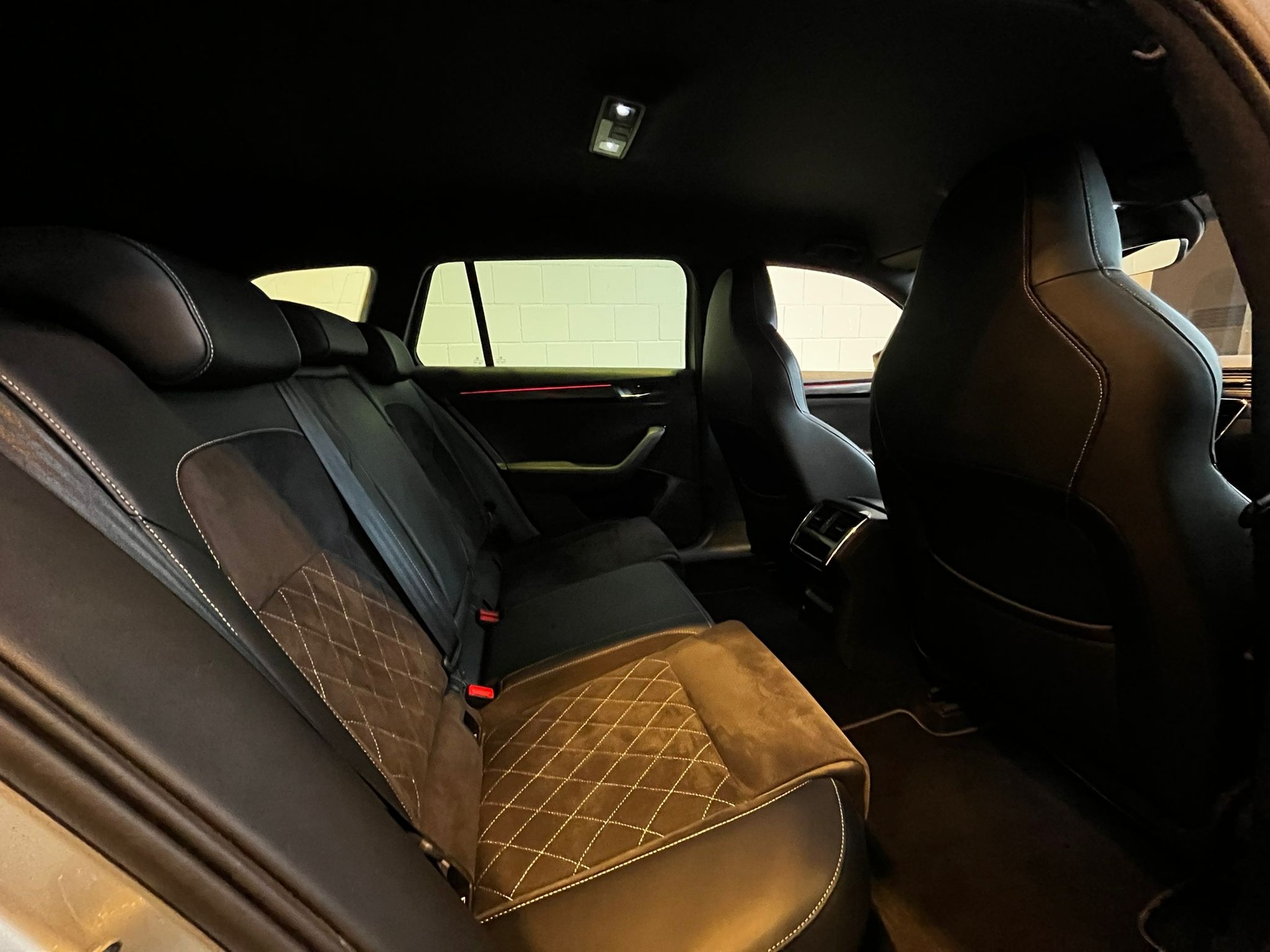 SKODA Superb 1.4 TSI Sport Line PHEV DSG-image-13