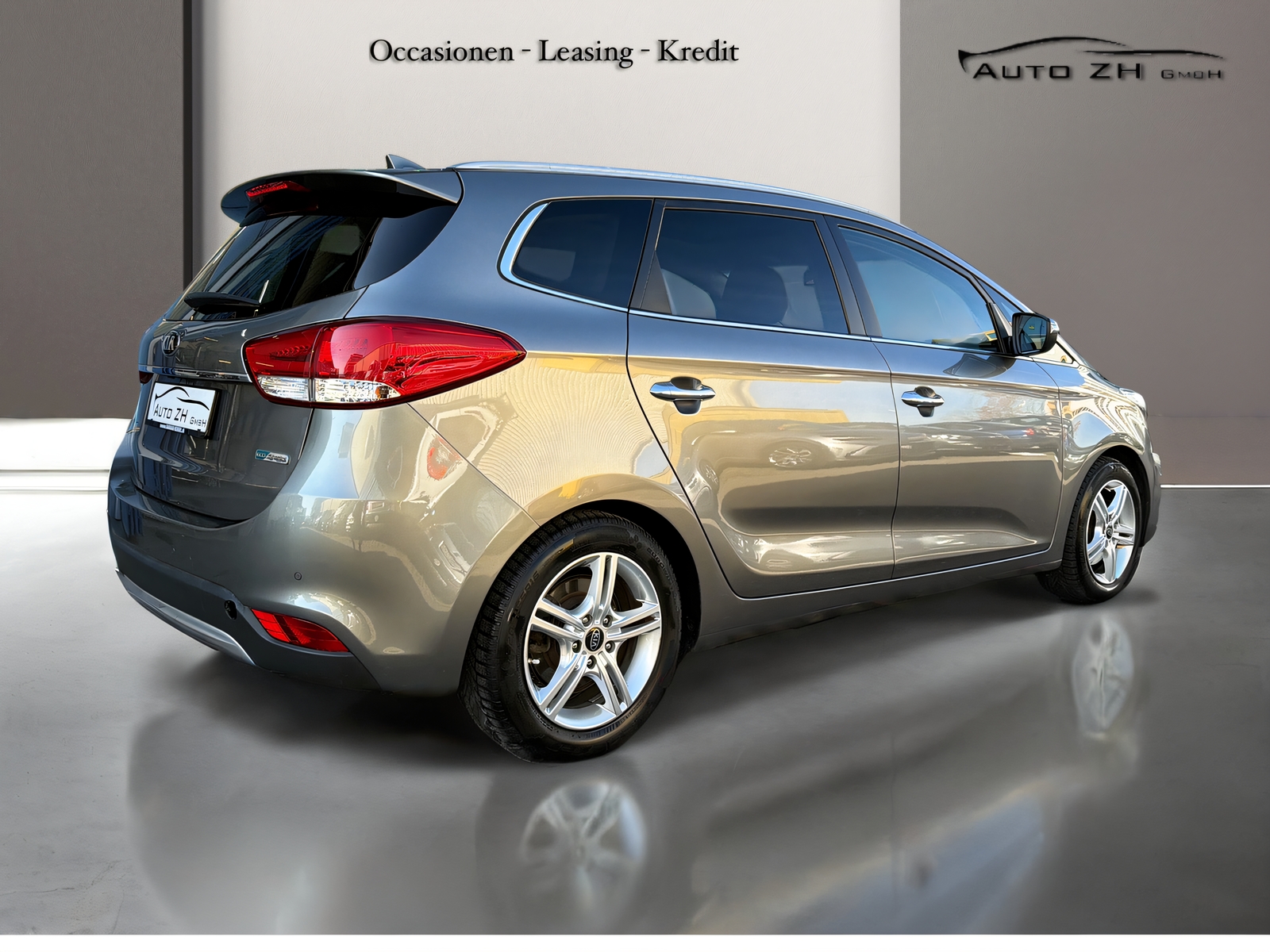 KIA Carens 1.7 CRDi Trend DCT-image-3