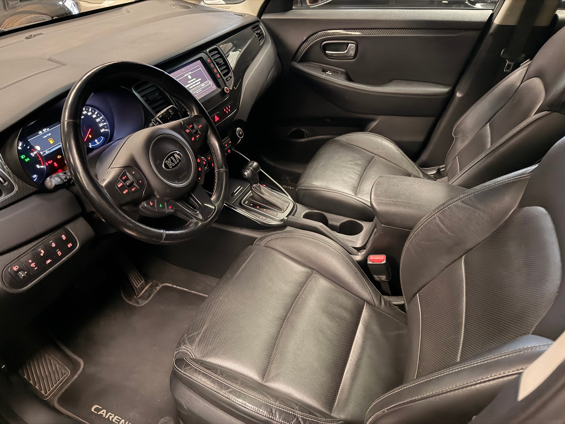 KIA Carens 1.7 CRDi Trend DCT-image-7