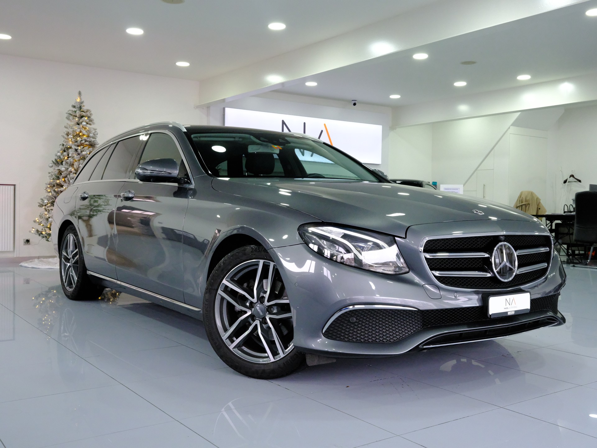MERCEDES-BENZ E 200 Avantgarde 9G-Tronic *Premium Plus Paket* *Fahrassistenz Paket* *Keyless*-image-0