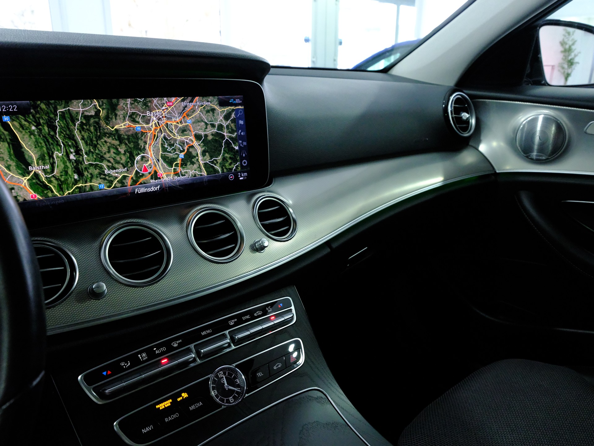 MERCEDES-BENZ E 200 Avantgarde 9G-Tronic *Premium Plus Paket* *Fahrassistenz Paket* *Keyless*-image-16