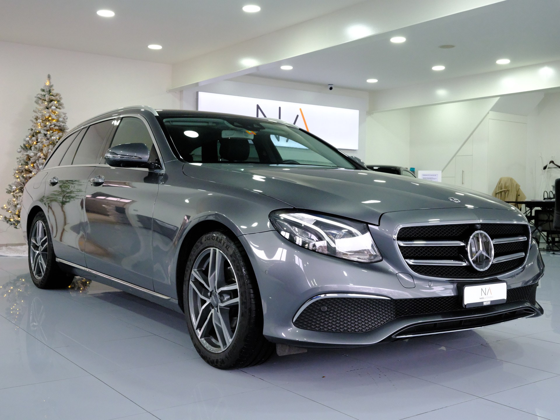 MERCEDES-BENZ E 200 Avantgarde 9G-Tronic *Premium Plus Paket* *Fahrassistenz Paket* *Keyless*-image-1