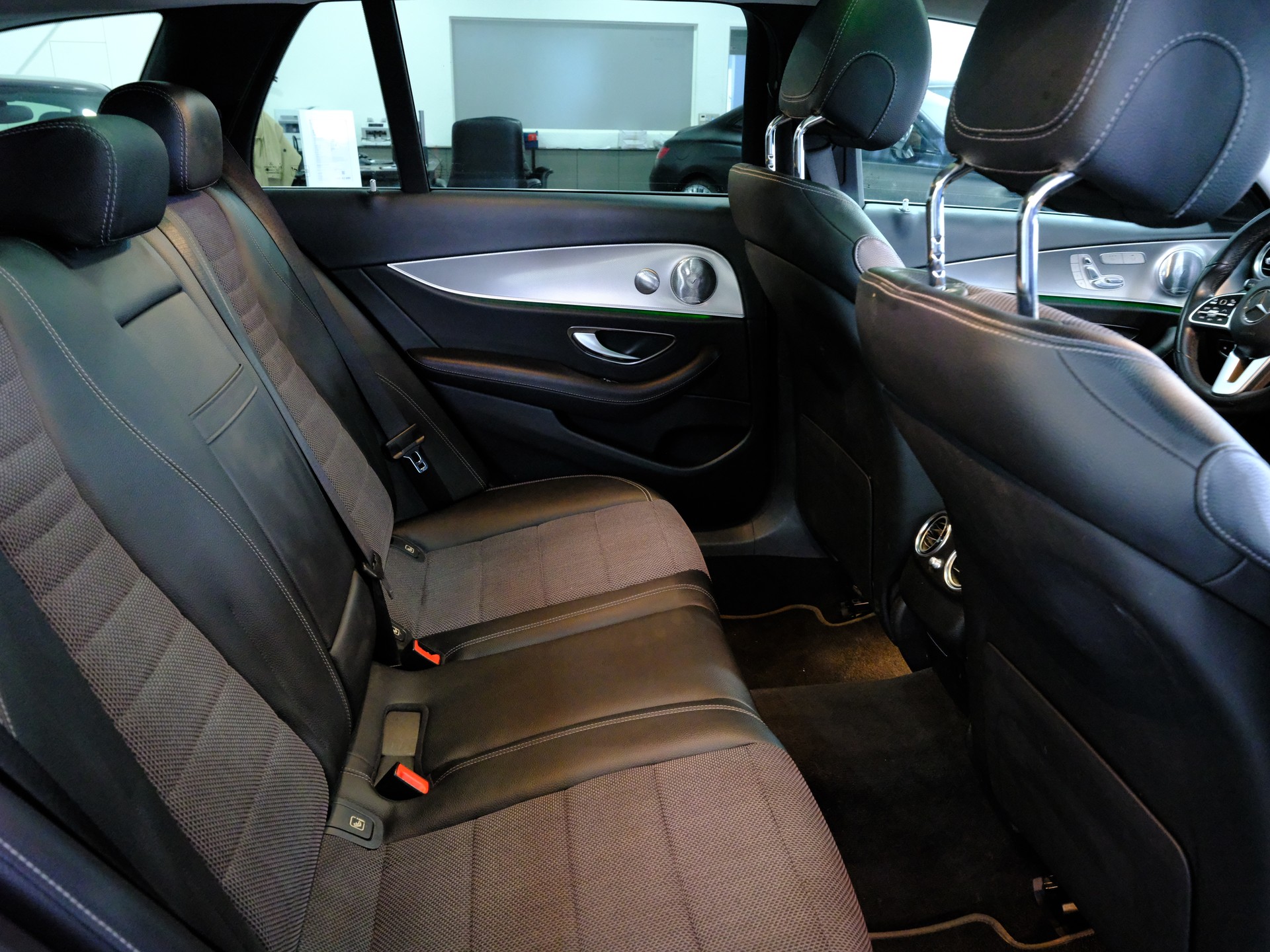 MERCEDES-BENZ E 200 Avantgarde 9G-Tronic *Premium Plus Paket* *Fahrassistenz Paket* *Keyless*-image-21