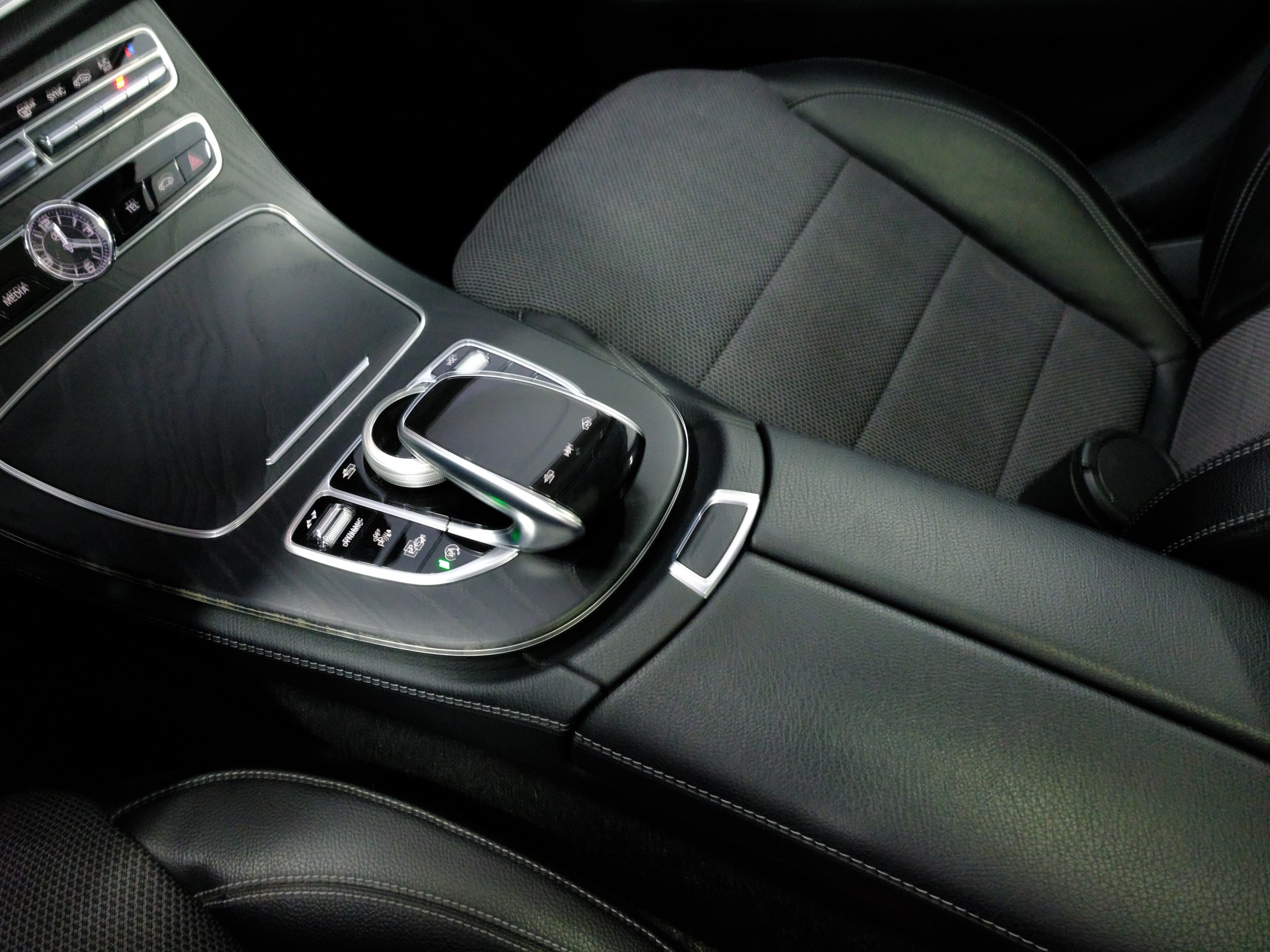 MERCEDES-BENZ E 200 Avantgarde 9G-Tronic *Premium Plus Paket* *Fahrassistenz Paket* *Keyless*-image-14