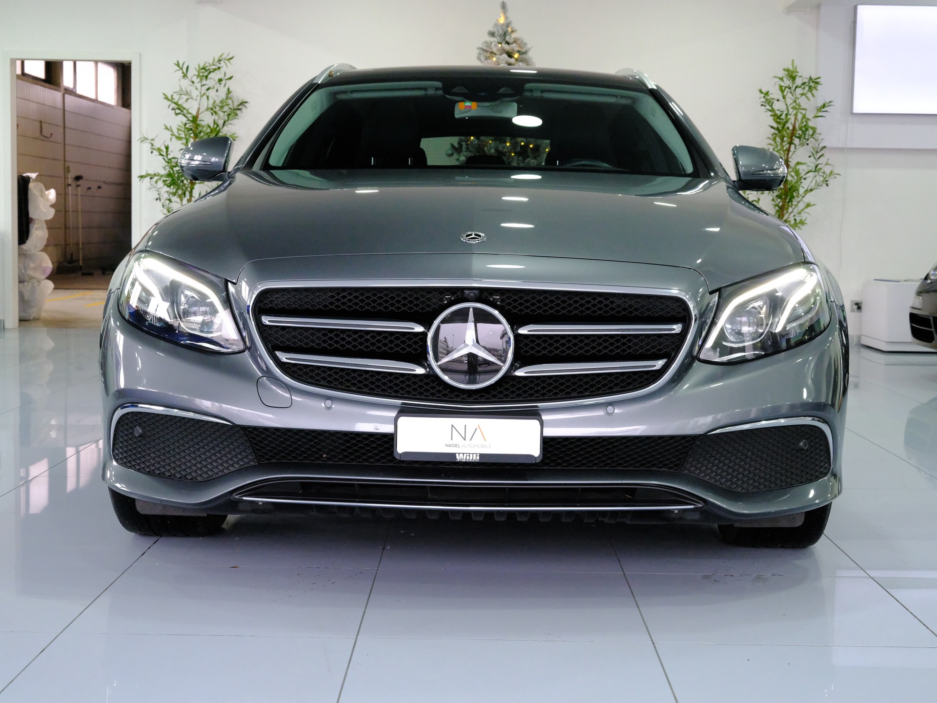 MERCEDES-BENZ E 200 Avantgarde 9G-Tronic *Premium Plus Paket* *Fahrassistenz Paket* *Keyless*-image-2