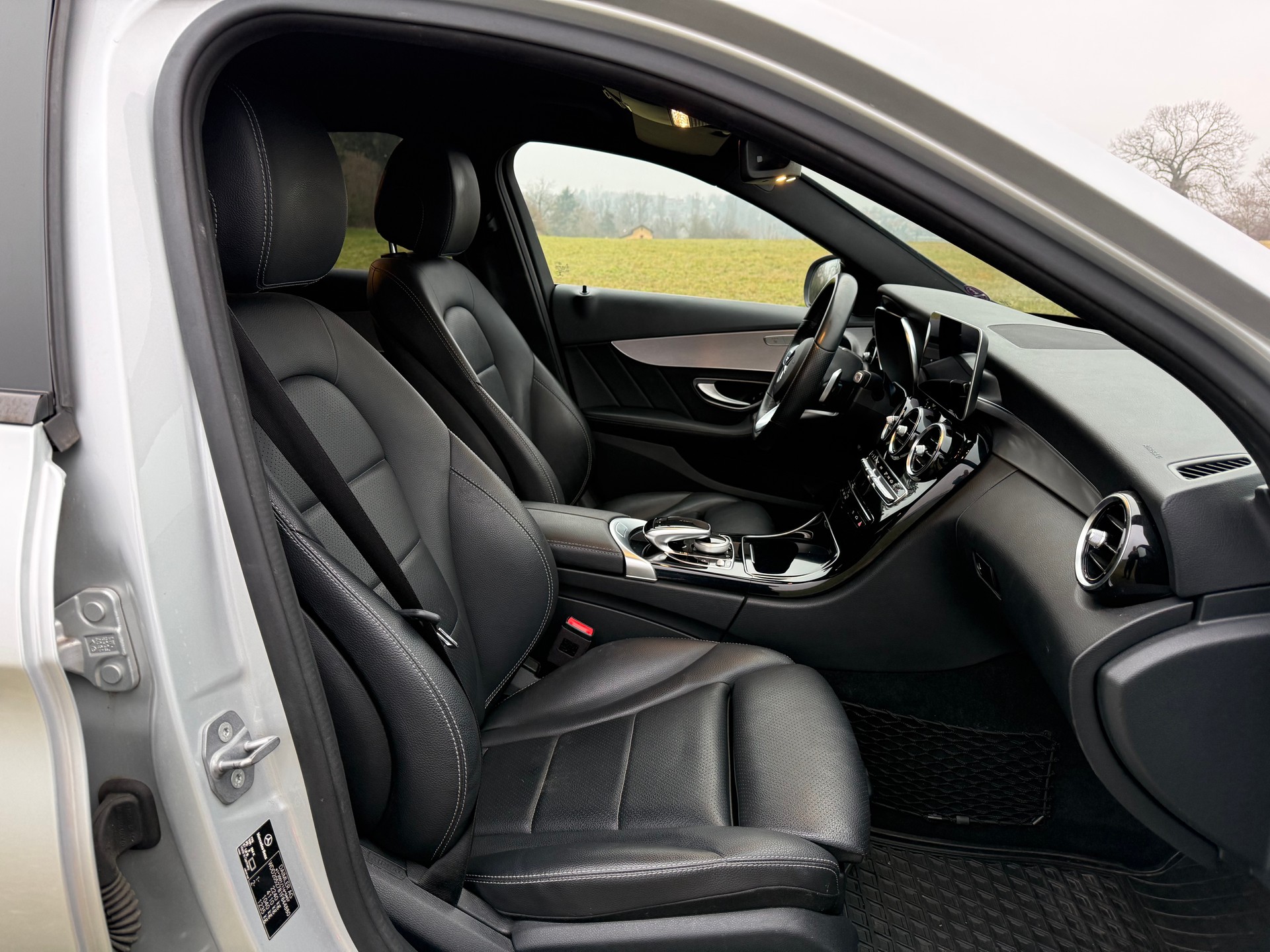 MERCEDES-BENZ C 200 Swiss Star AMG Line 4M 9G-Tronic-image-11