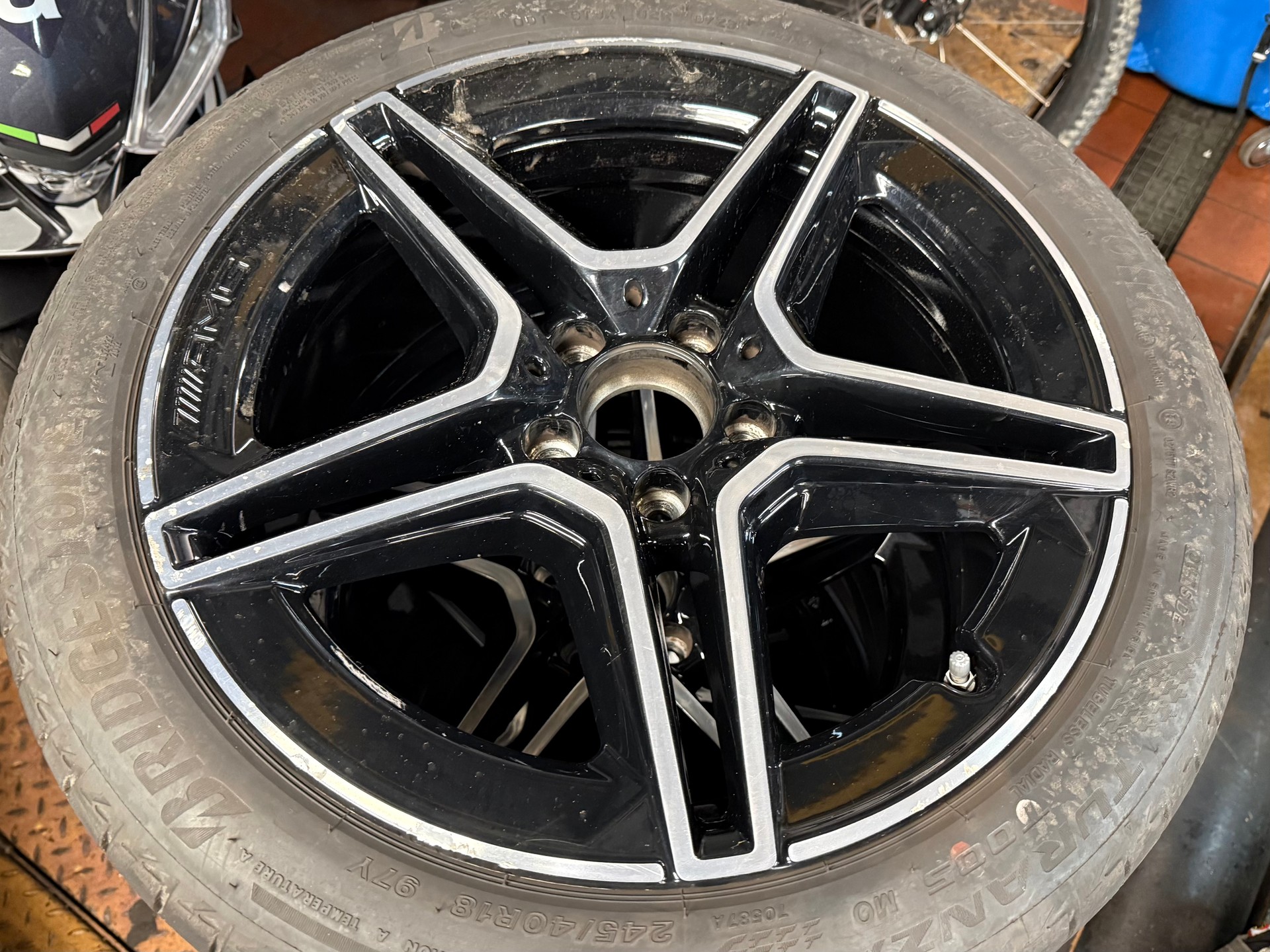 MERCEDES-BENZ C 200 Swiss Star AMG Line 4M 9G-Tronic-image-12