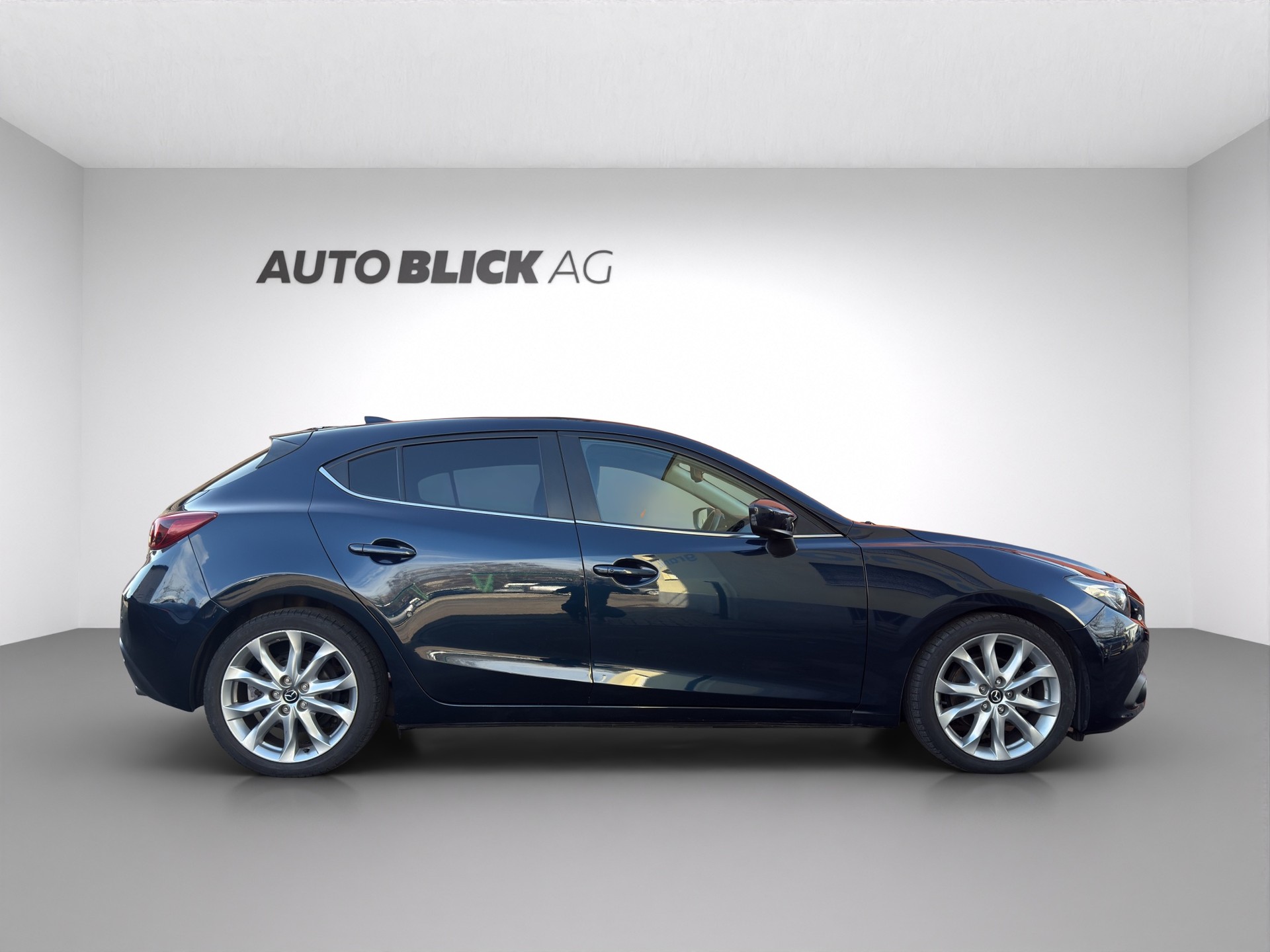 MAZDA 3 2.2 16V CD Revolution Activematic-showroom-element-3
