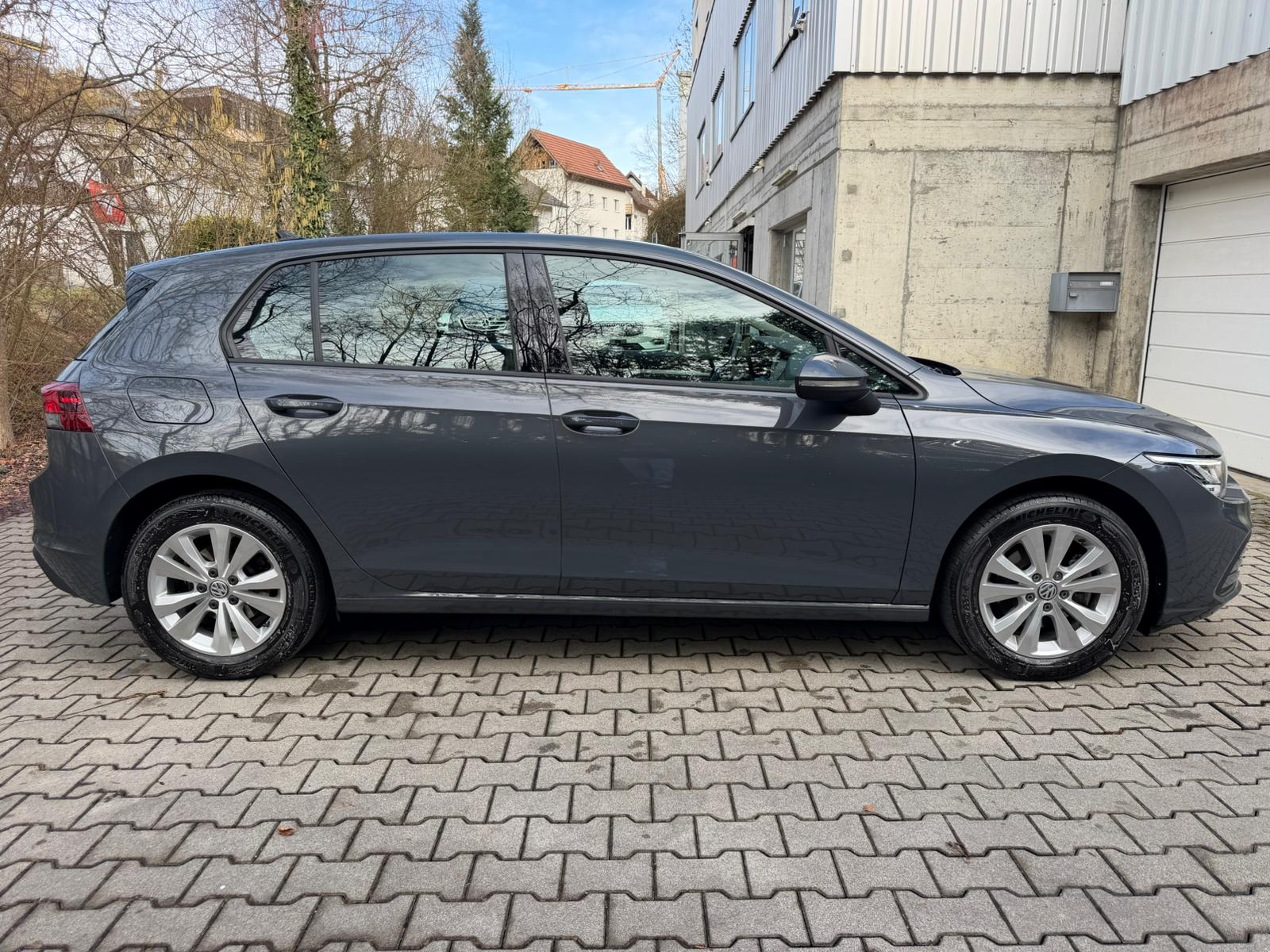 VW Golf 1.5 e TSI ACT Life DSG-image-5