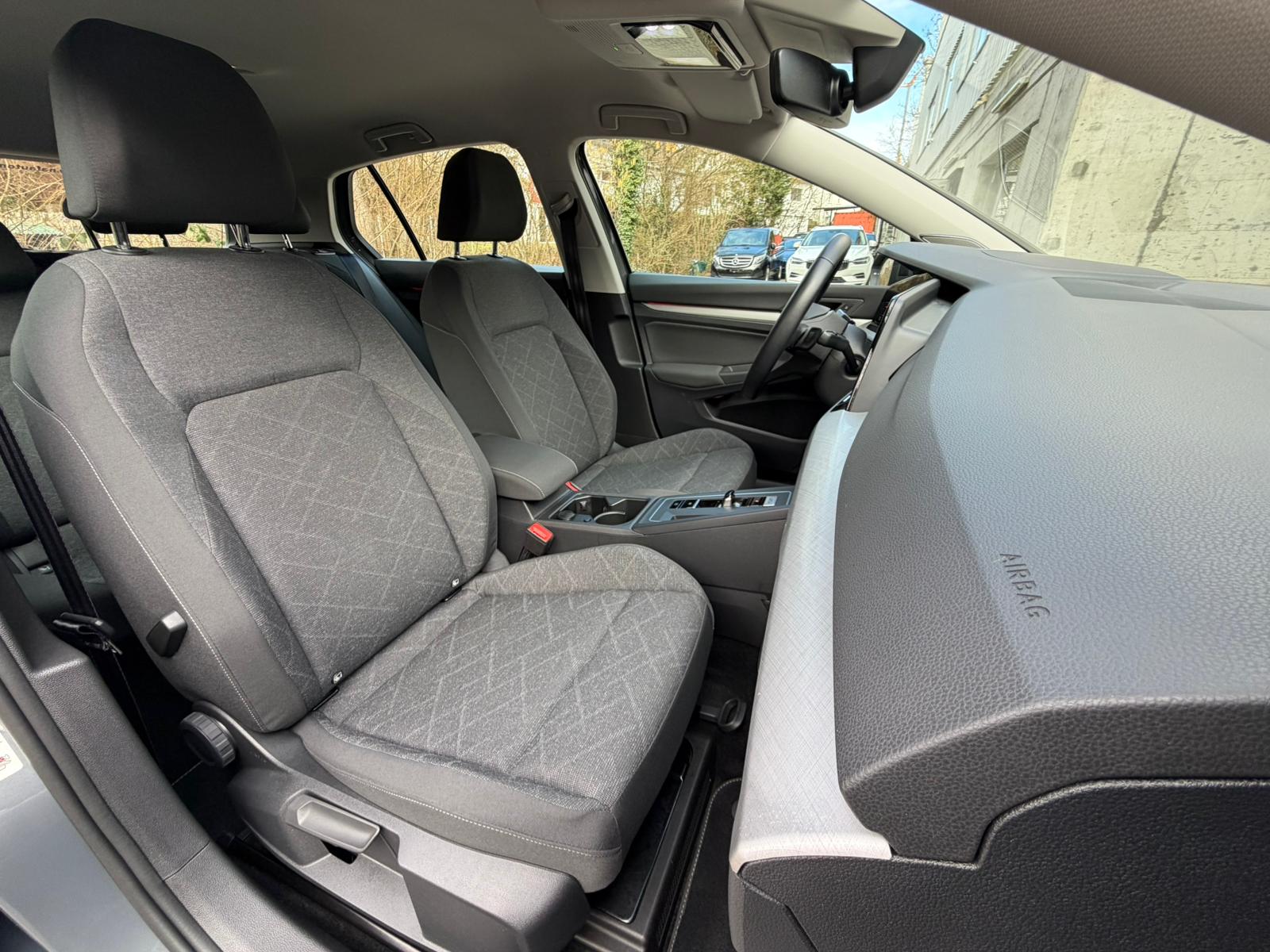 VW Golf 1.5 e TSI ACT Life DSG-image-17