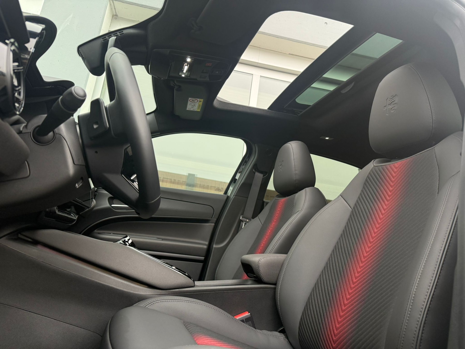 ALFA ROMEO Junior 1.2 Hybrid Q4 Pack Tech+Pack Sky-image-8