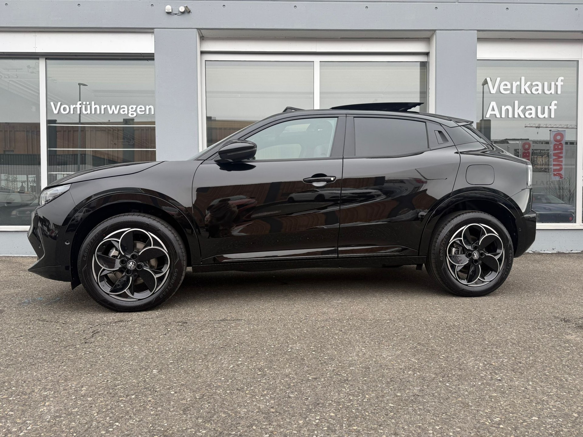 ALFA ROMEO Junior 1.2 Hybrid Q4 Pack Tech+Pack Sky-image-4