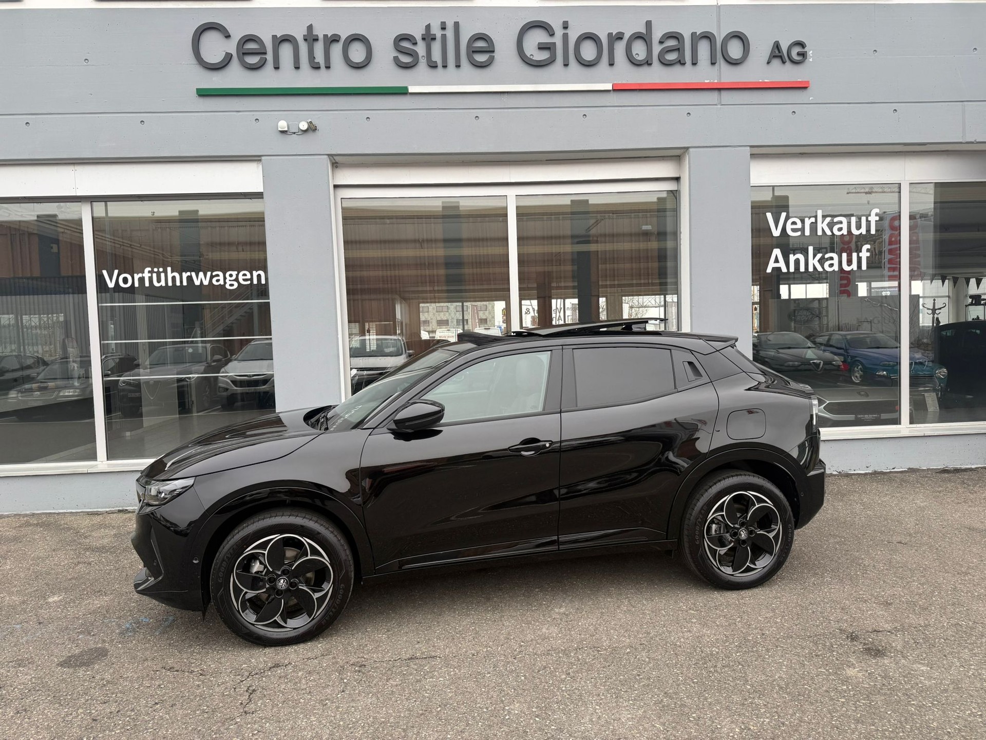 ALFA ROMEO Junior 1.2 Hybrid Q4 Pack Tech+Pack Sky-image-1