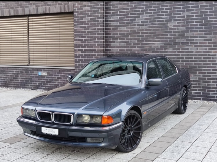 BMW 735i