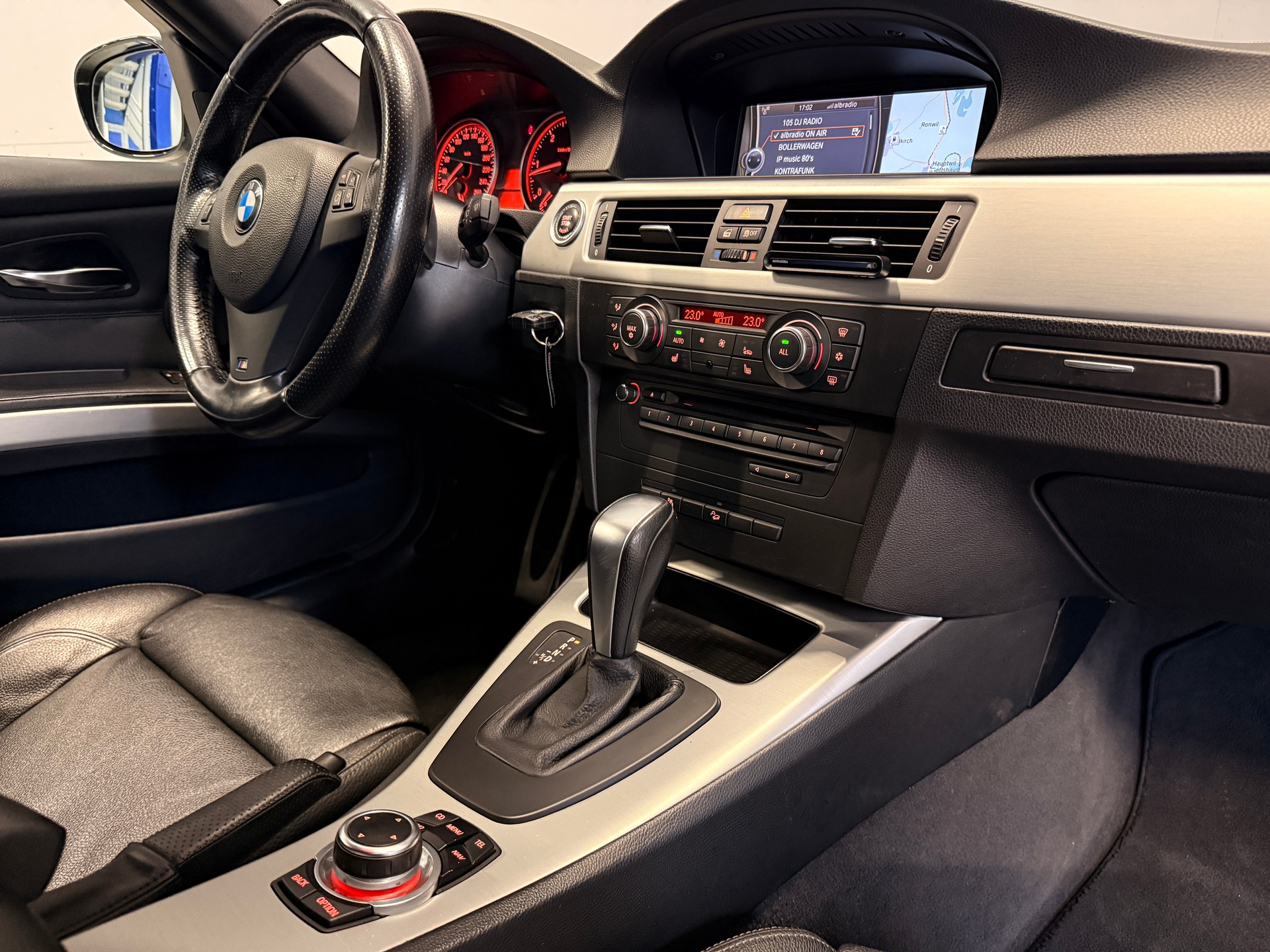 BMW 330d xDrive Touring Steptronic-image-9