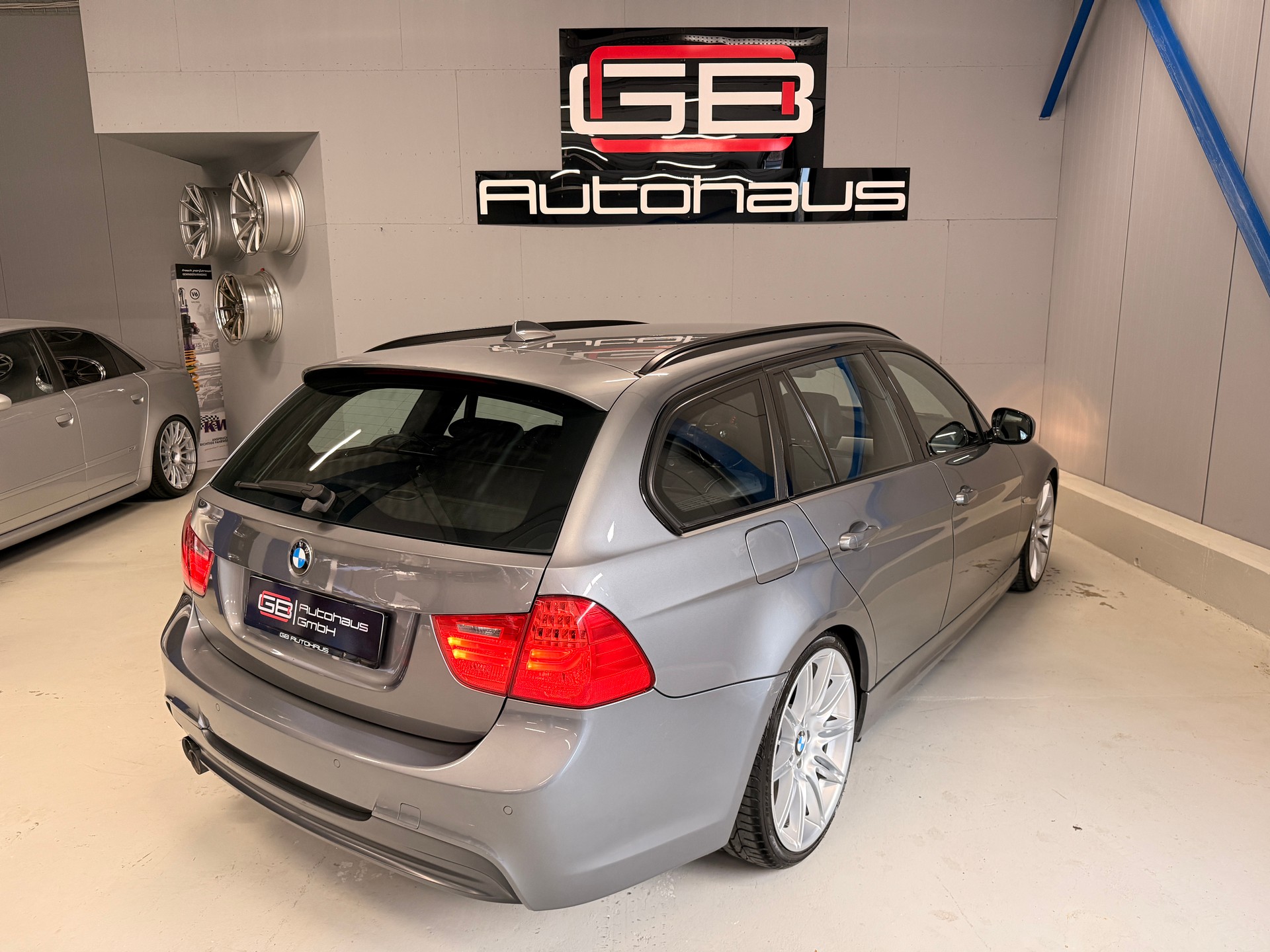 BMW 330d xDrive Touring Steptronic-image-4