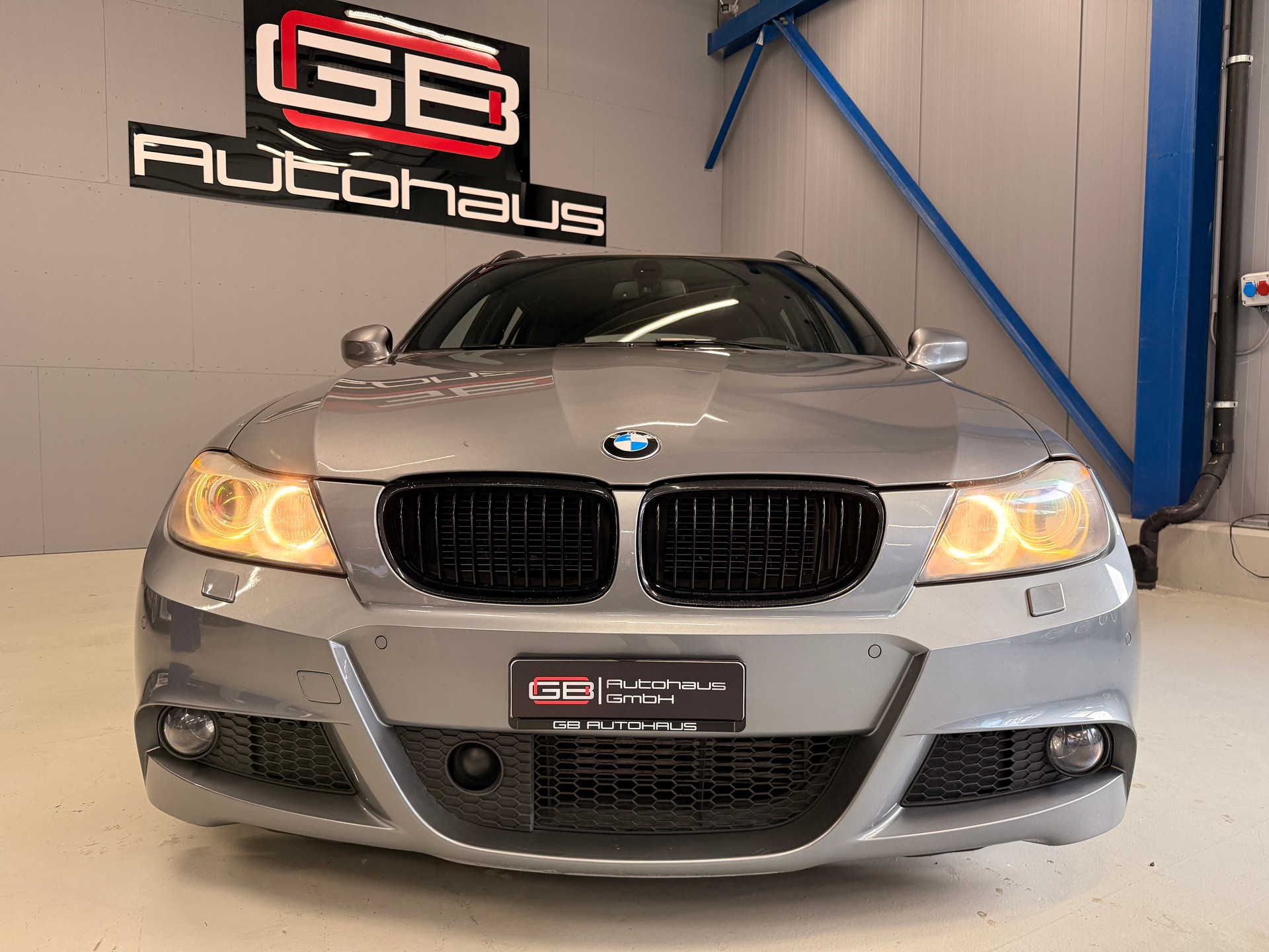 BMW 330d xDrive Touring Steptronic-image-3
