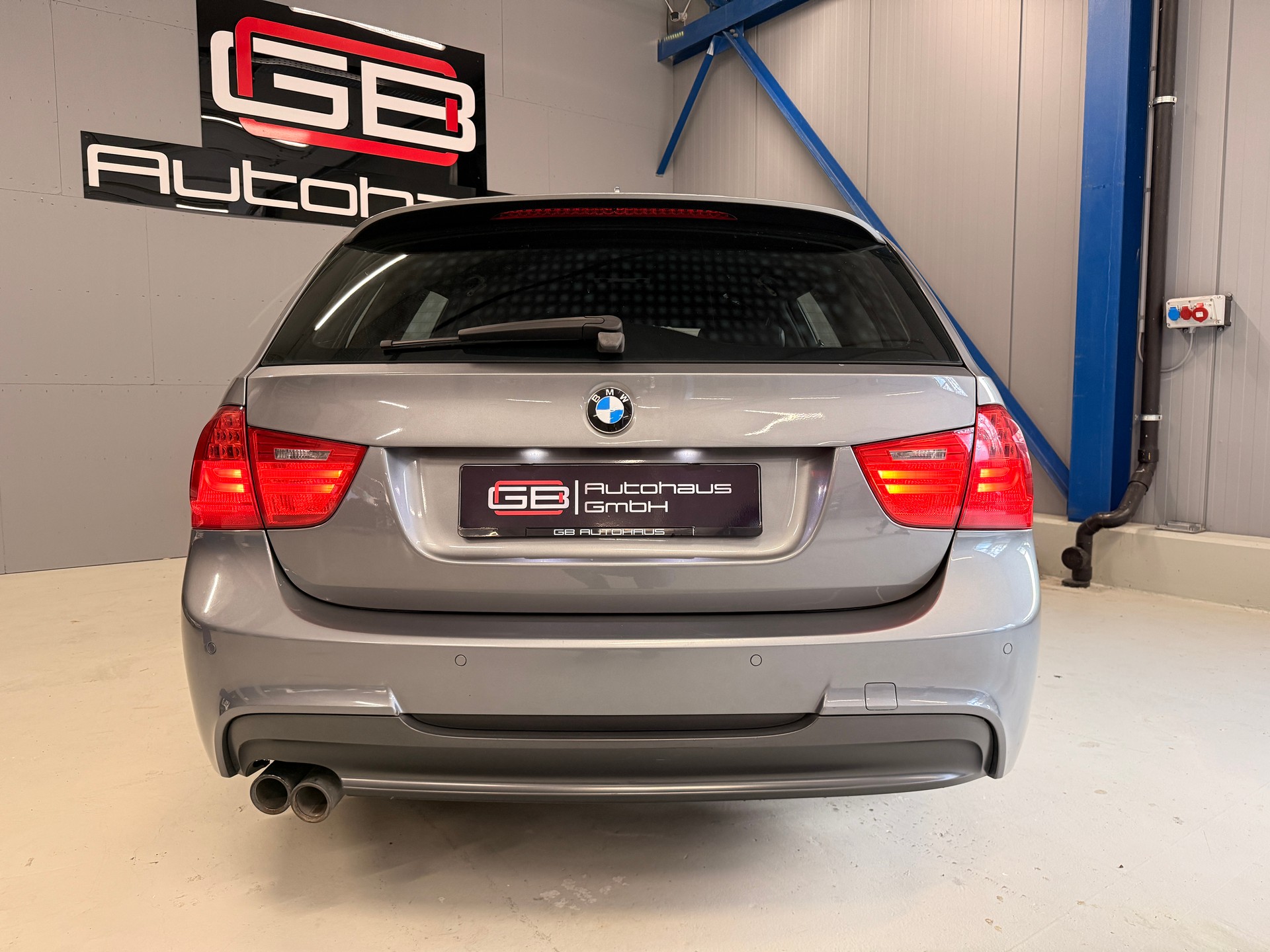 BMW 330d xDrive Touring Steptronic-image-6