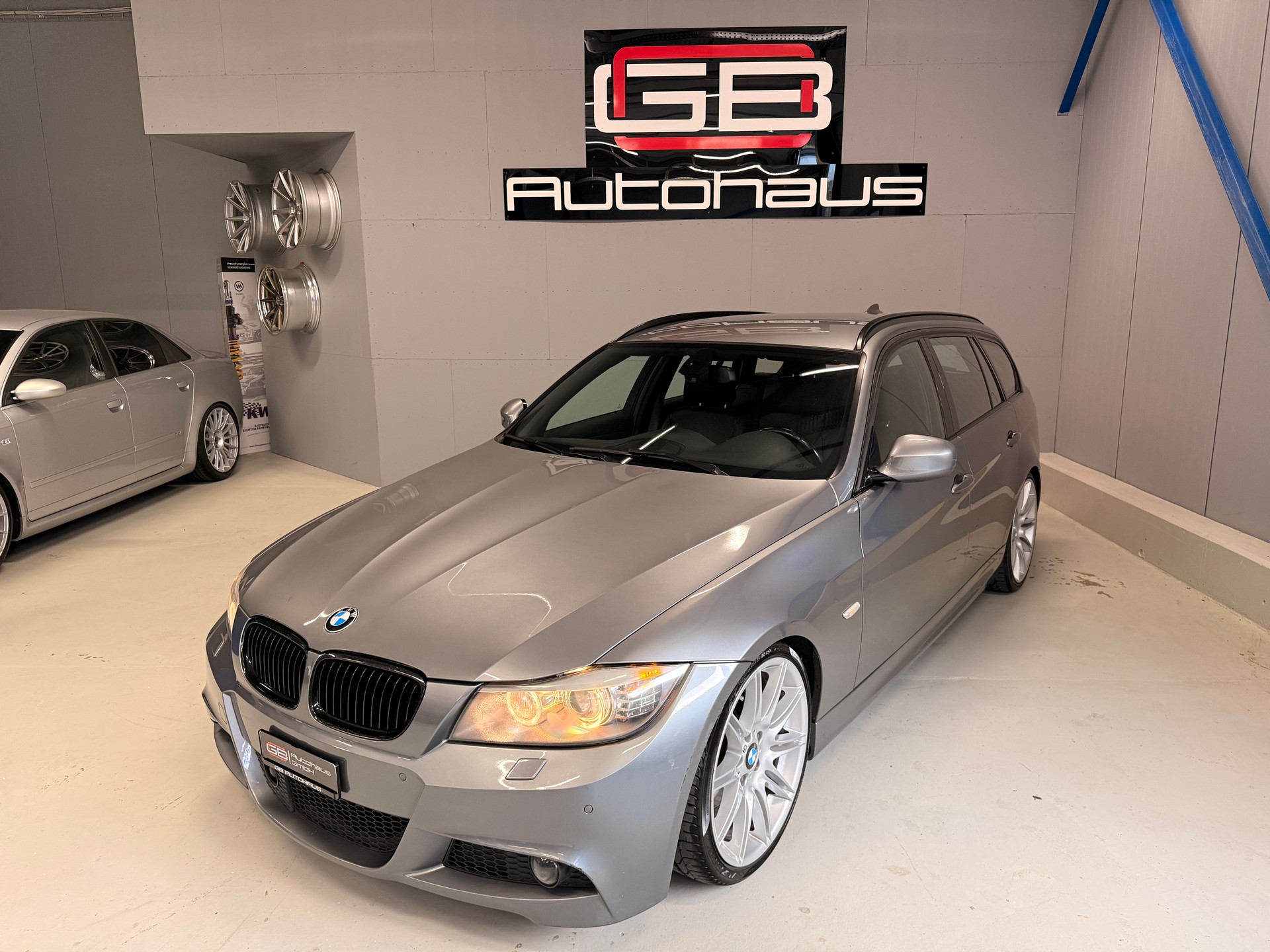 BMW 330d xDrive Touring Steptronic-image-0