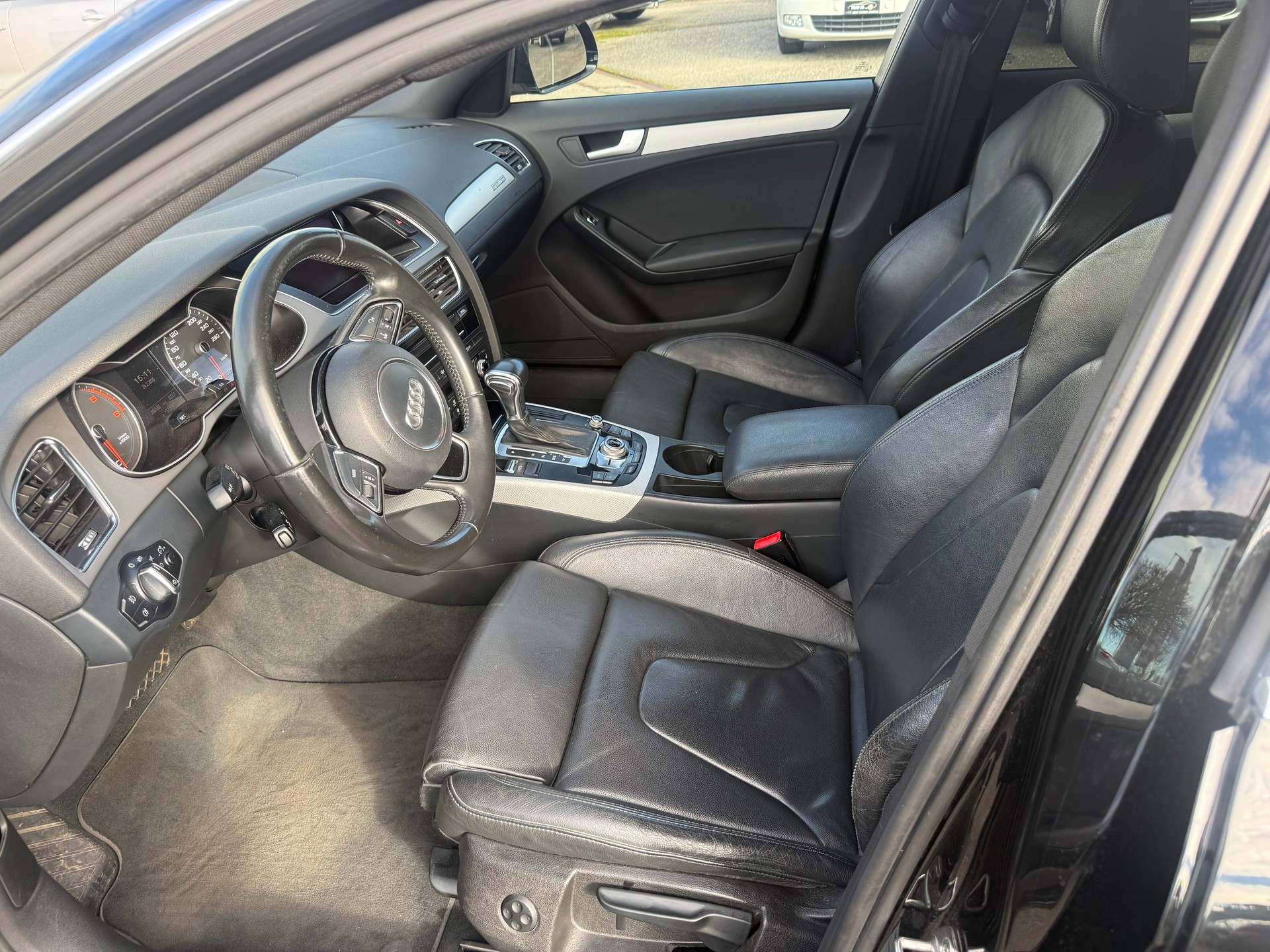 AUDI A4 allroad 3.0 TDI quattro S-tronic-image-10