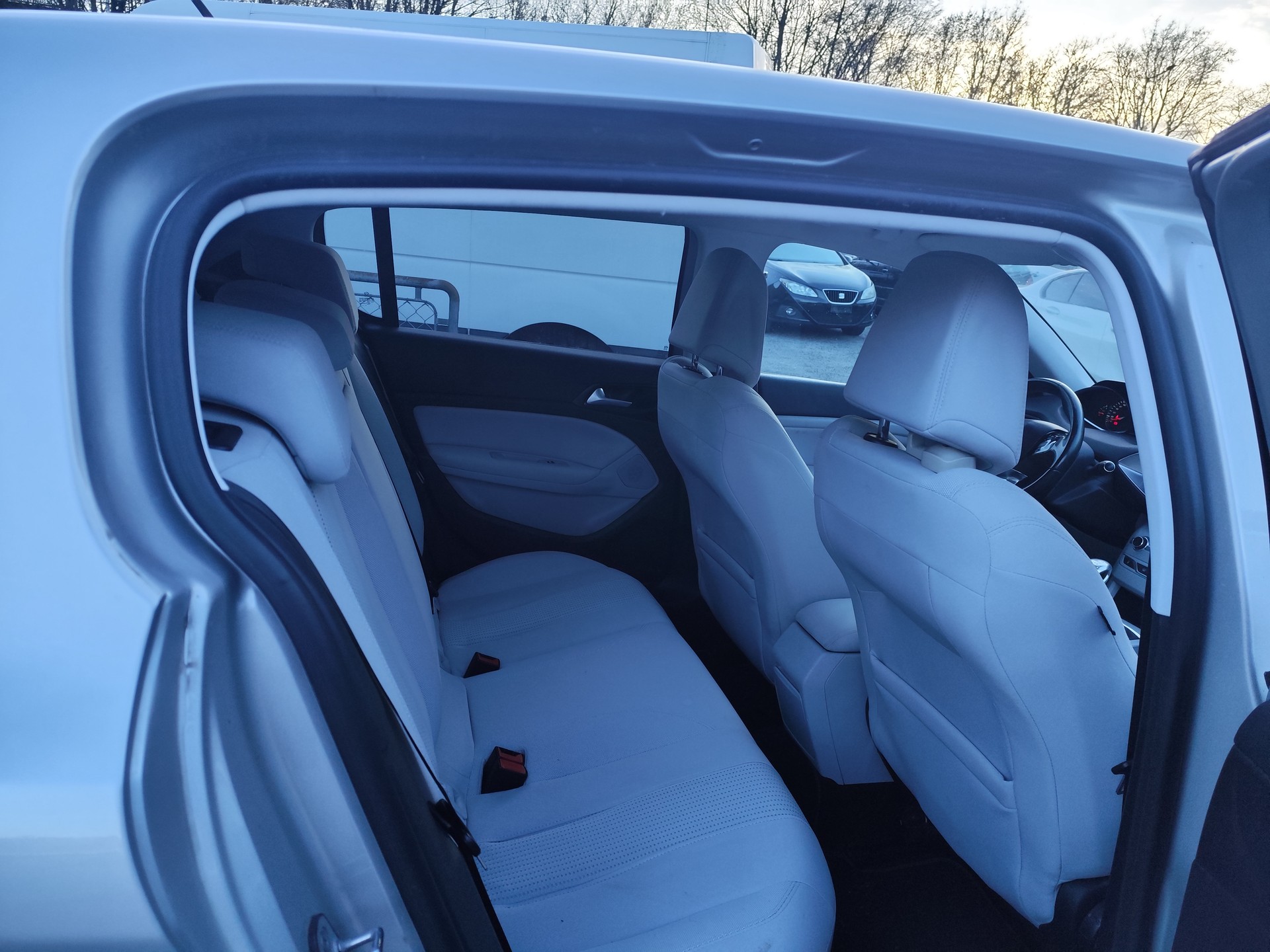 PEUGEOT 308 1.2 THP Style-image-9