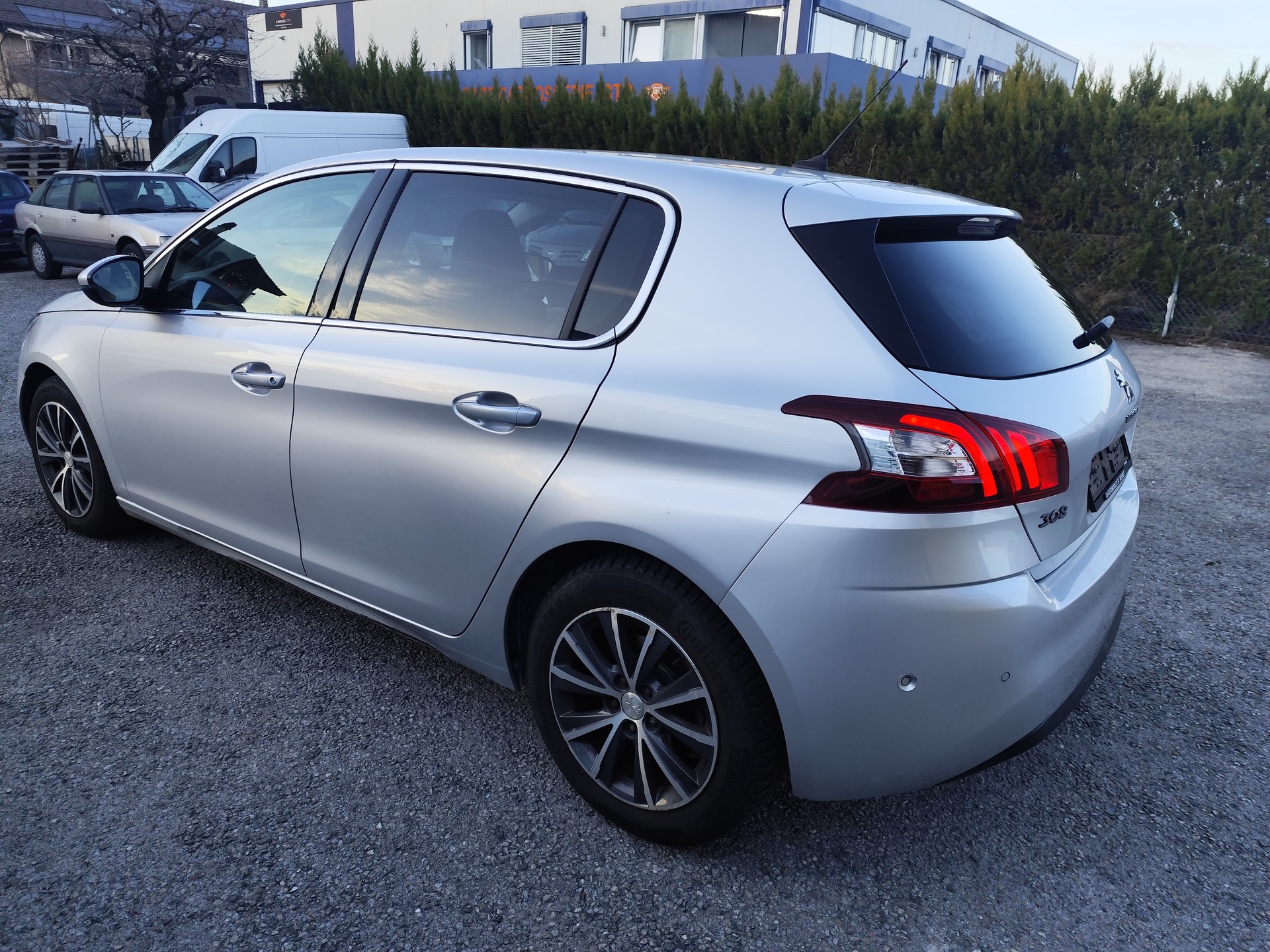 PEUGEOT 308 1.2 THP Style-image-4