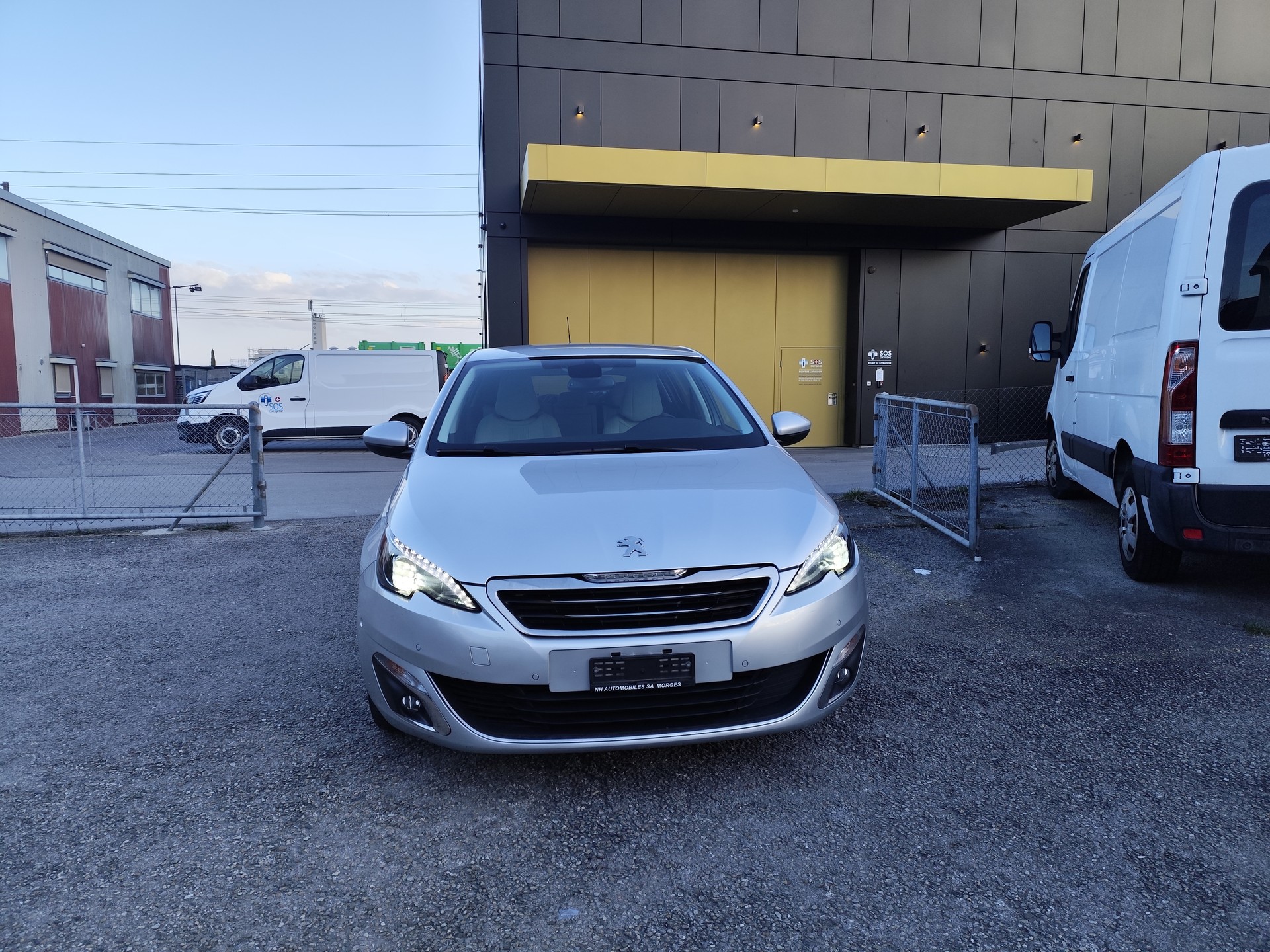 PEUGEOT 308 1.2 THP Style-image-1