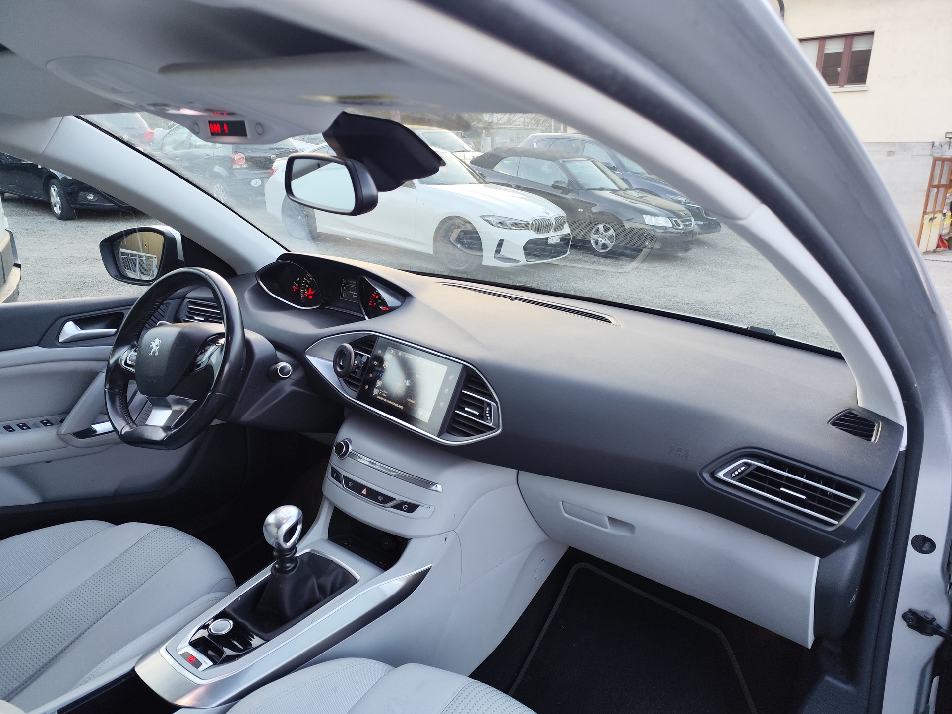 PEUGEOT 308 1.2 THP Style-image-8