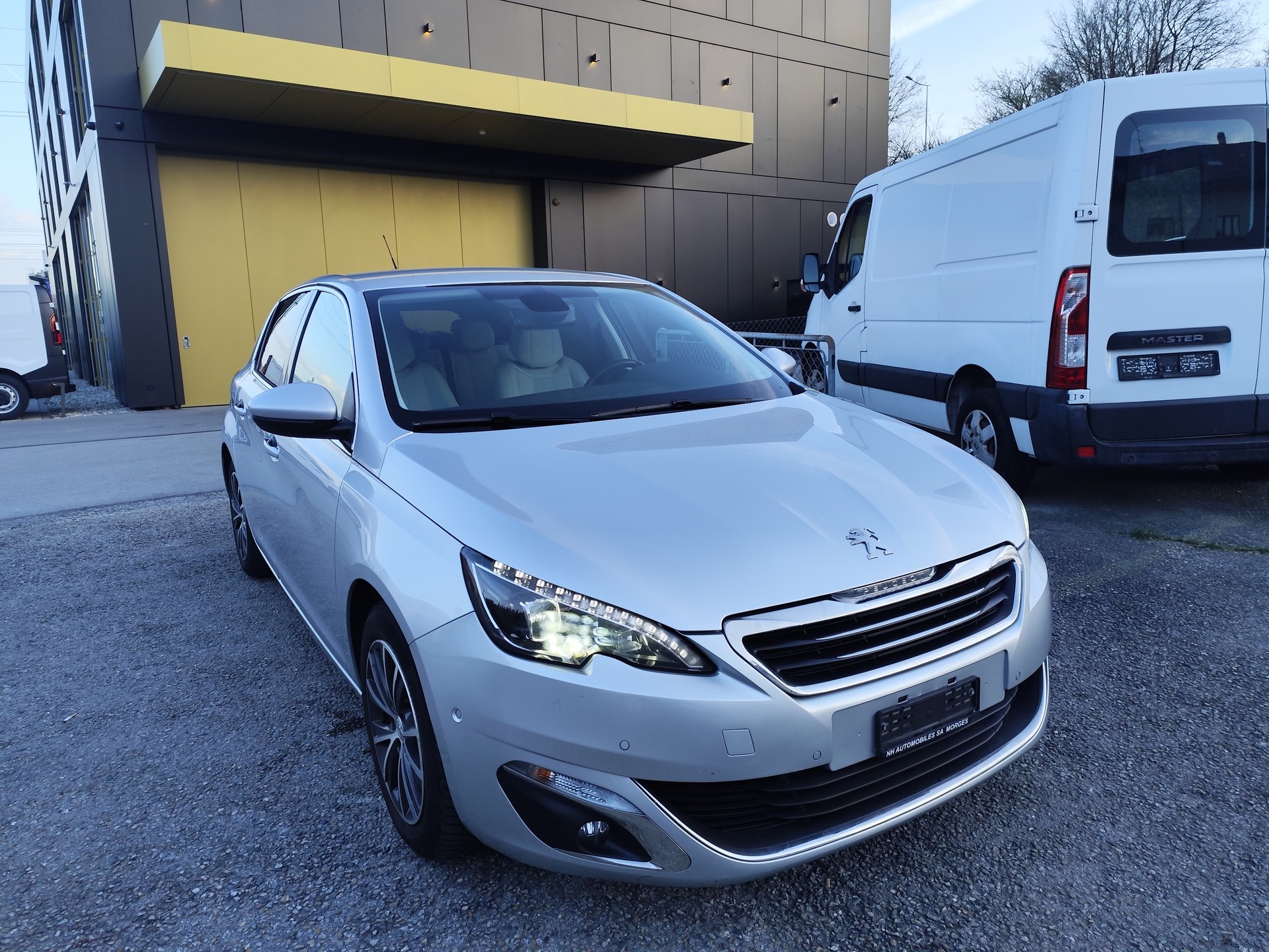 PEUGEOT 308 1.2 THP Style-image-3
