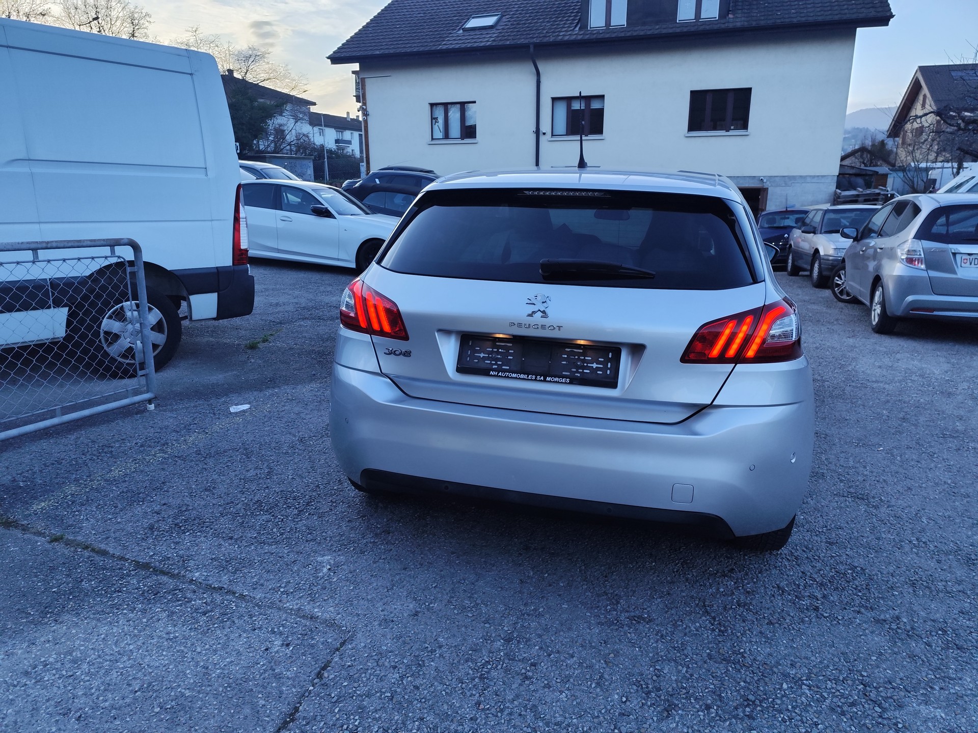 PEUGEOT 308 1.2 THP Style-image-6