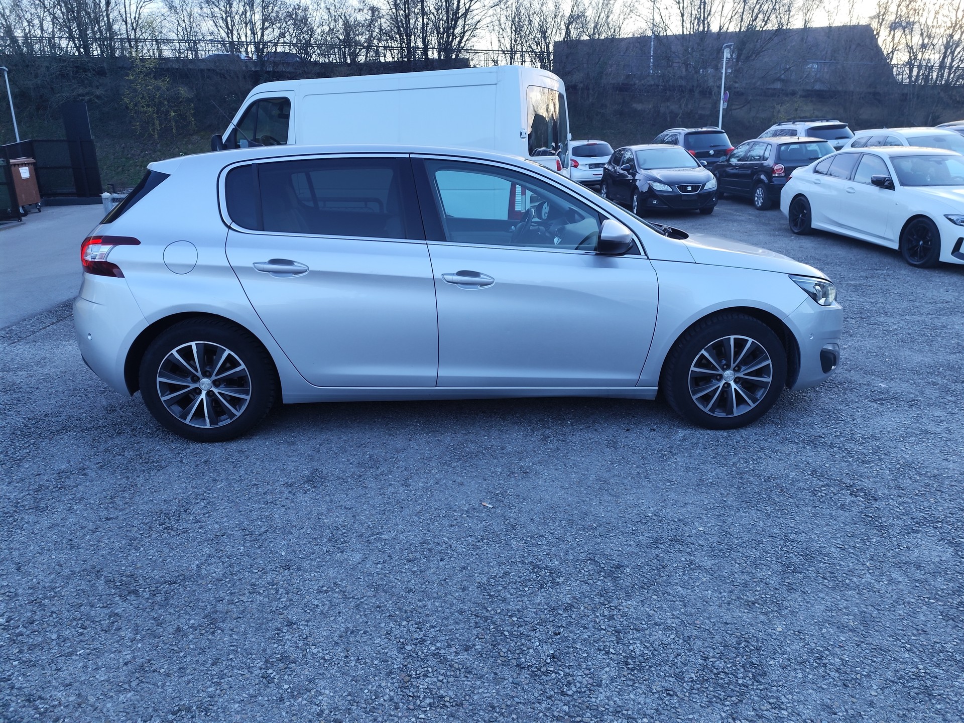 PEUGEOT 308 1.2 THP Style-image-5