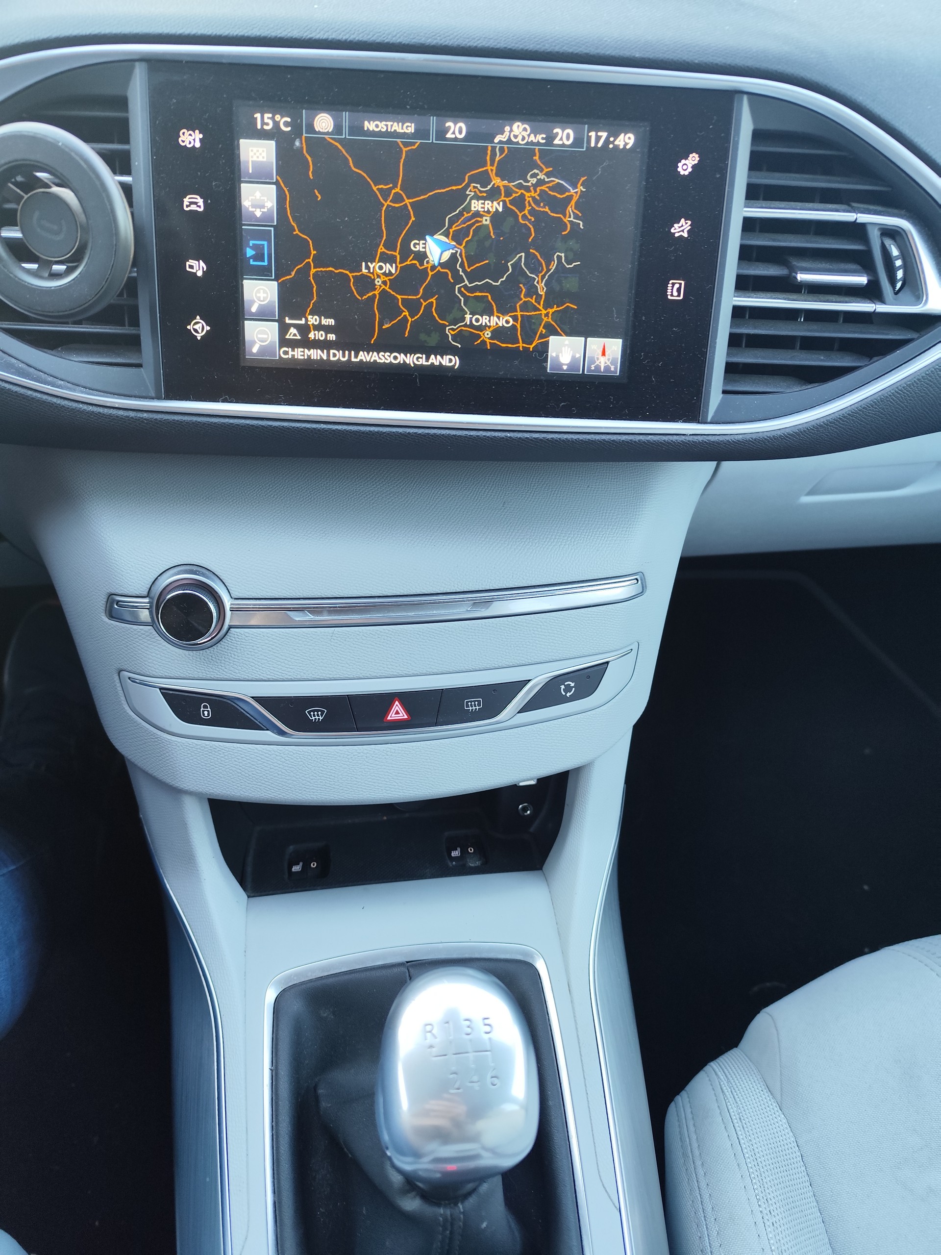 PEUGEOT 308 1.2 THP Style-image-11