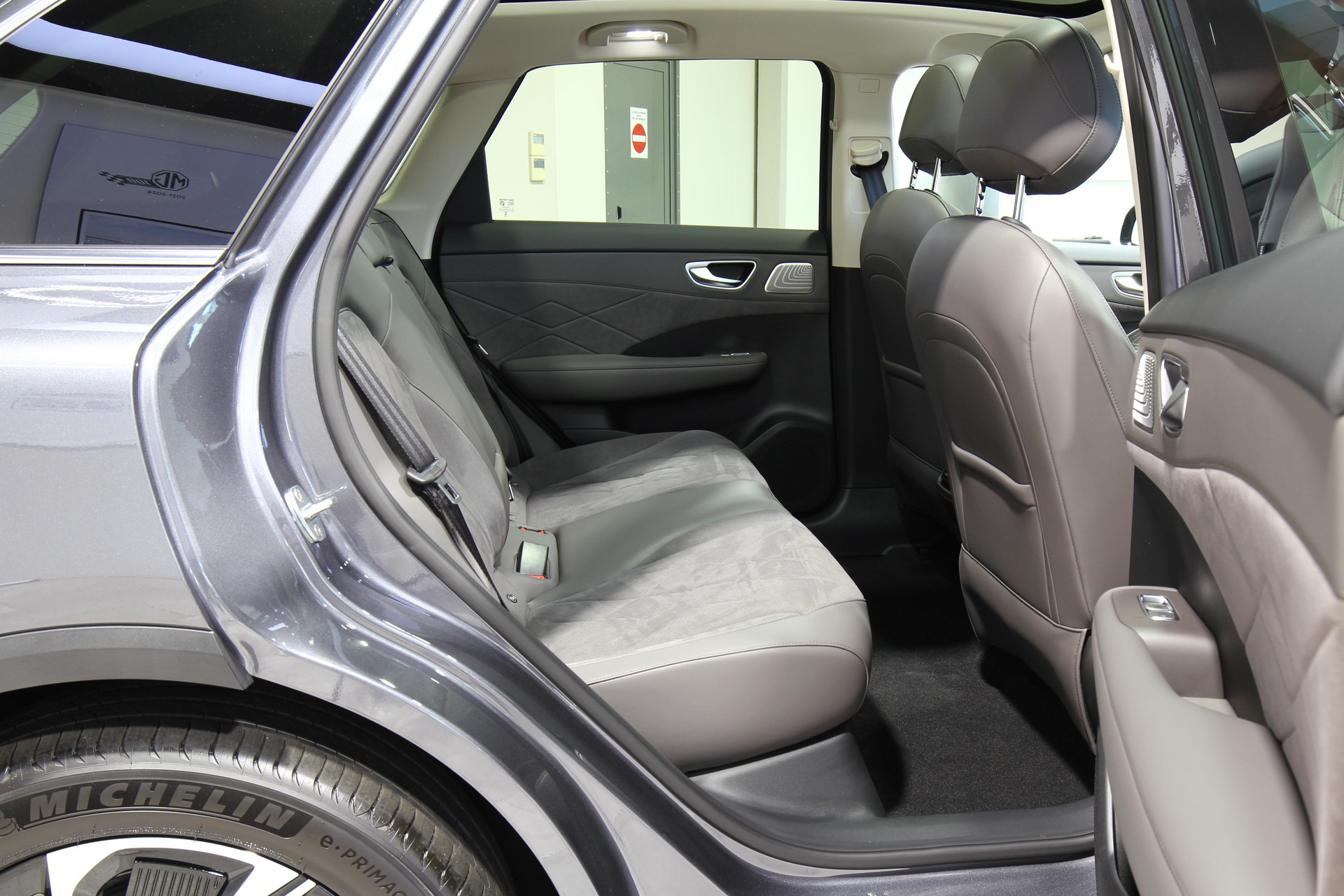 MG S6 EV 77 kWh Luxury 4WD-image-12