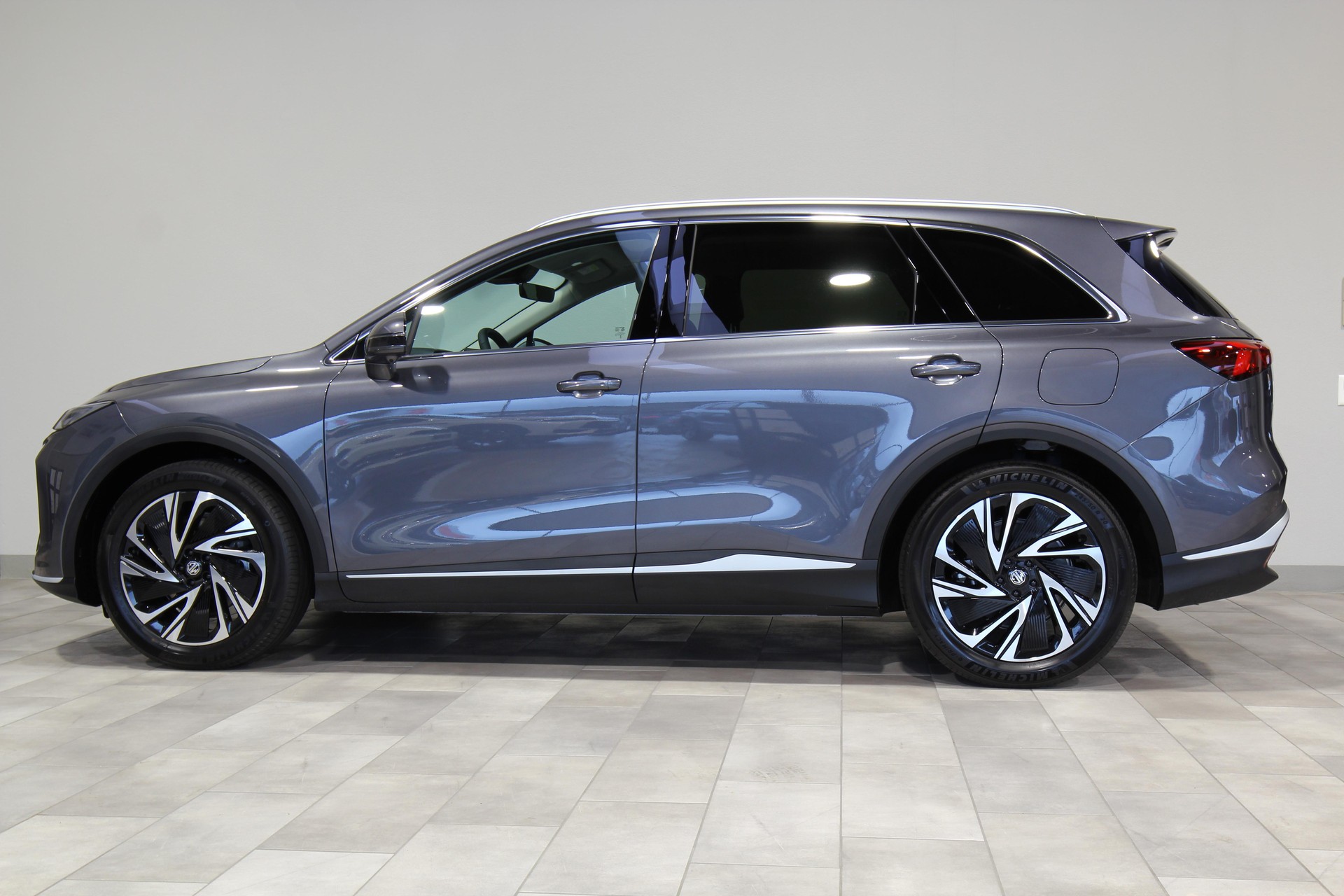 MG S6 EV 77 kWh Luxury 4WD-image-4