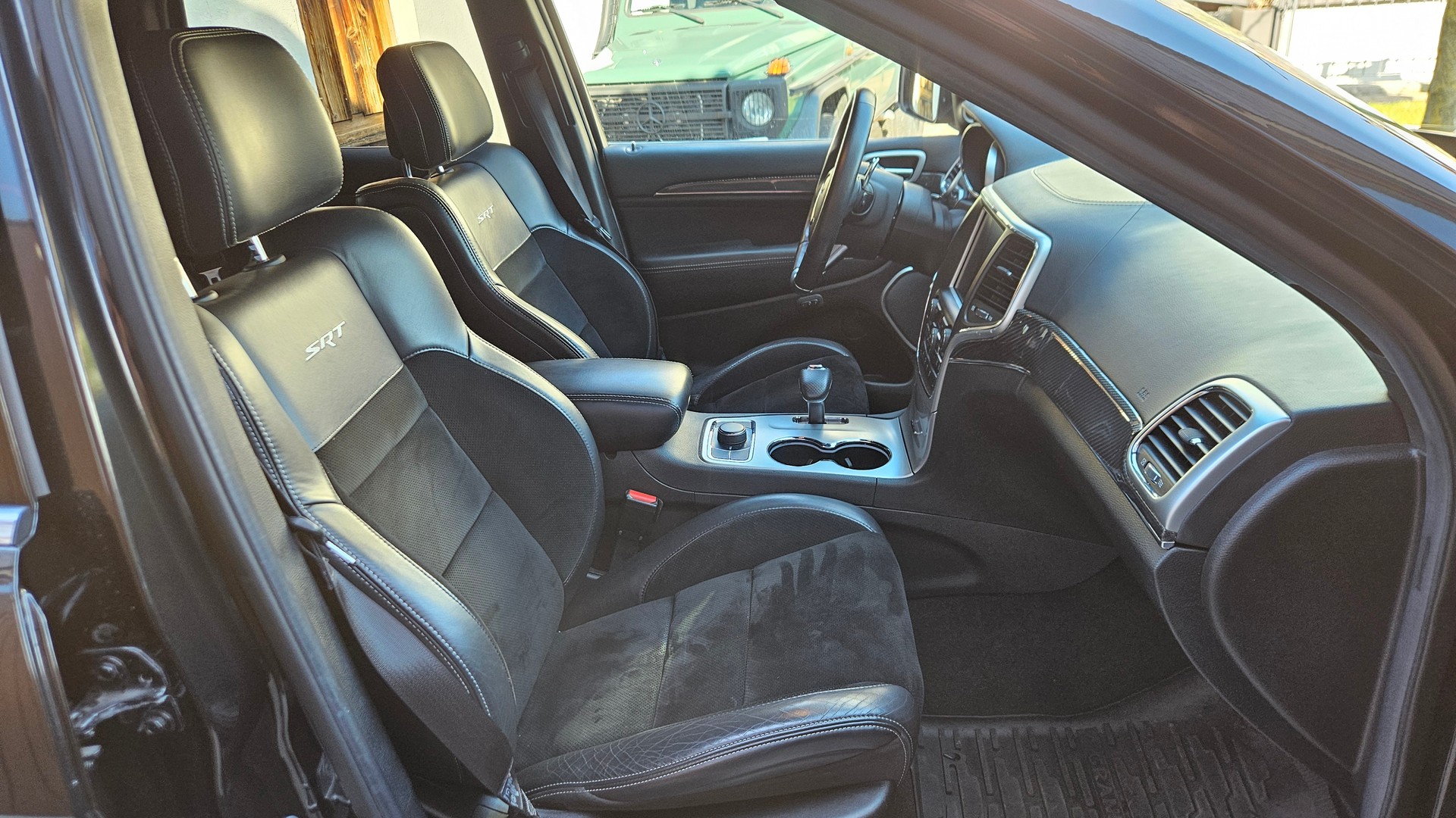 JEEP Grand Cherokee 6.4 V8 HEMI SRT8 Automatic-image-8