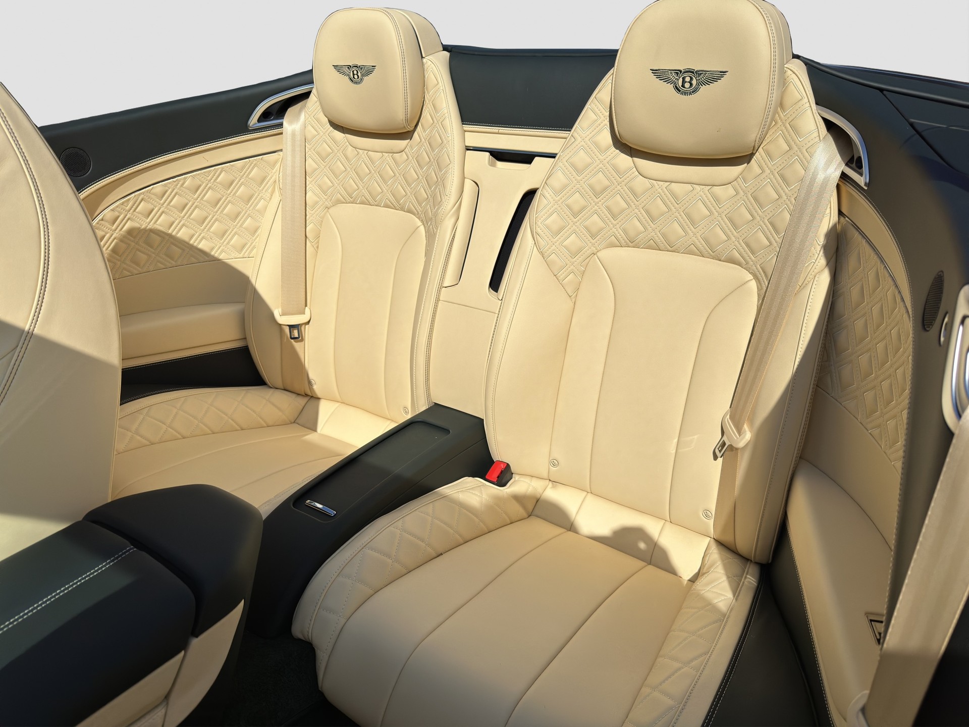 BENTLEY Continental GTC 4.0 V8 Mulliner-image-12