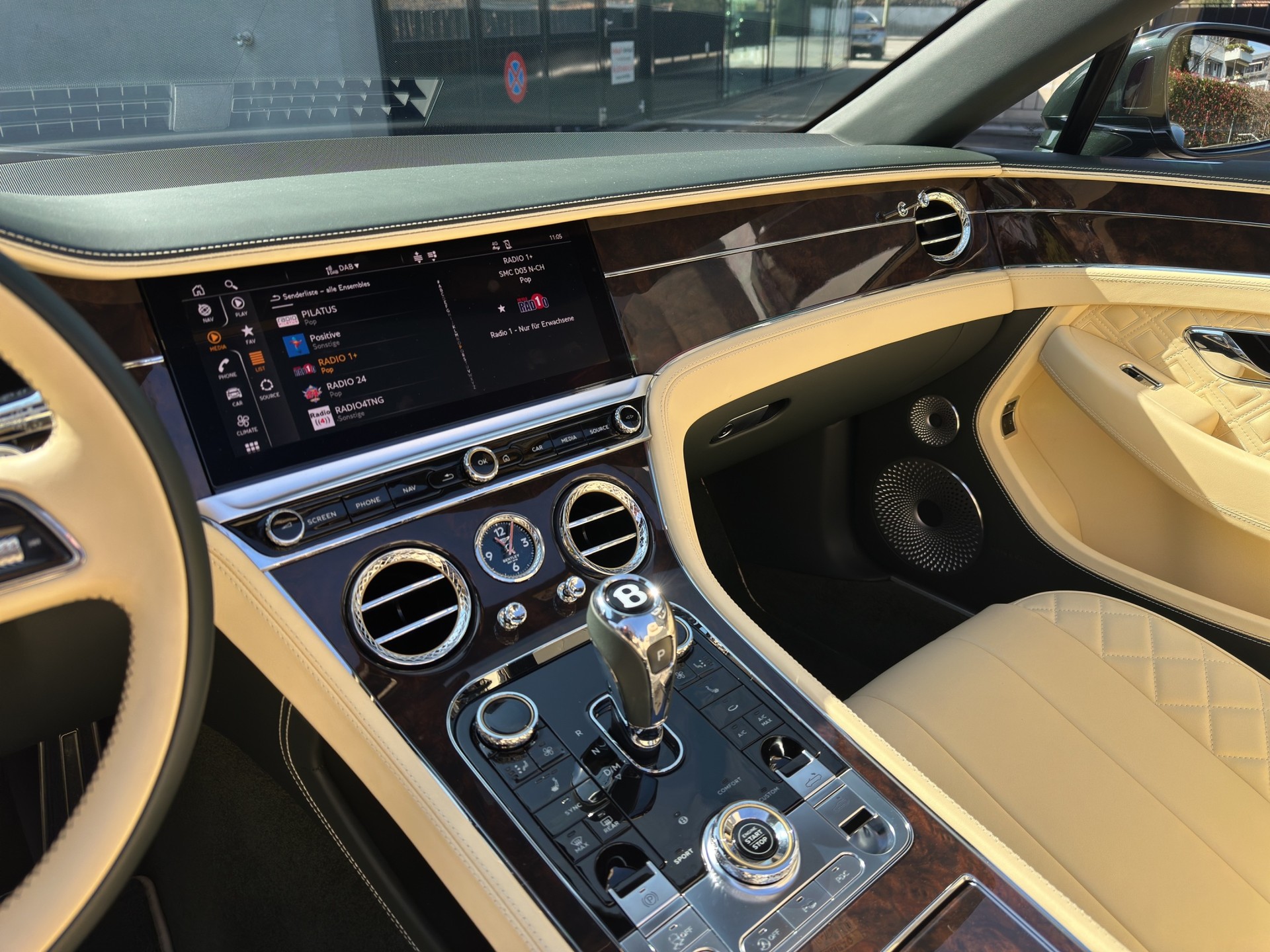 BENTLEY Continental GTC 4.0 V8 Mulliner-image-14