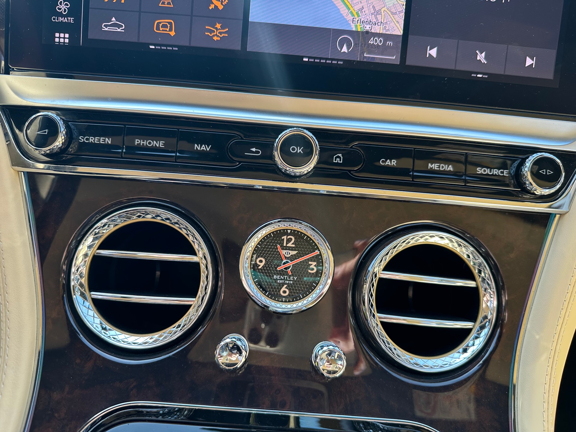 BENTLEY Continental GTC 4.0 V8 Mulliner-image-15