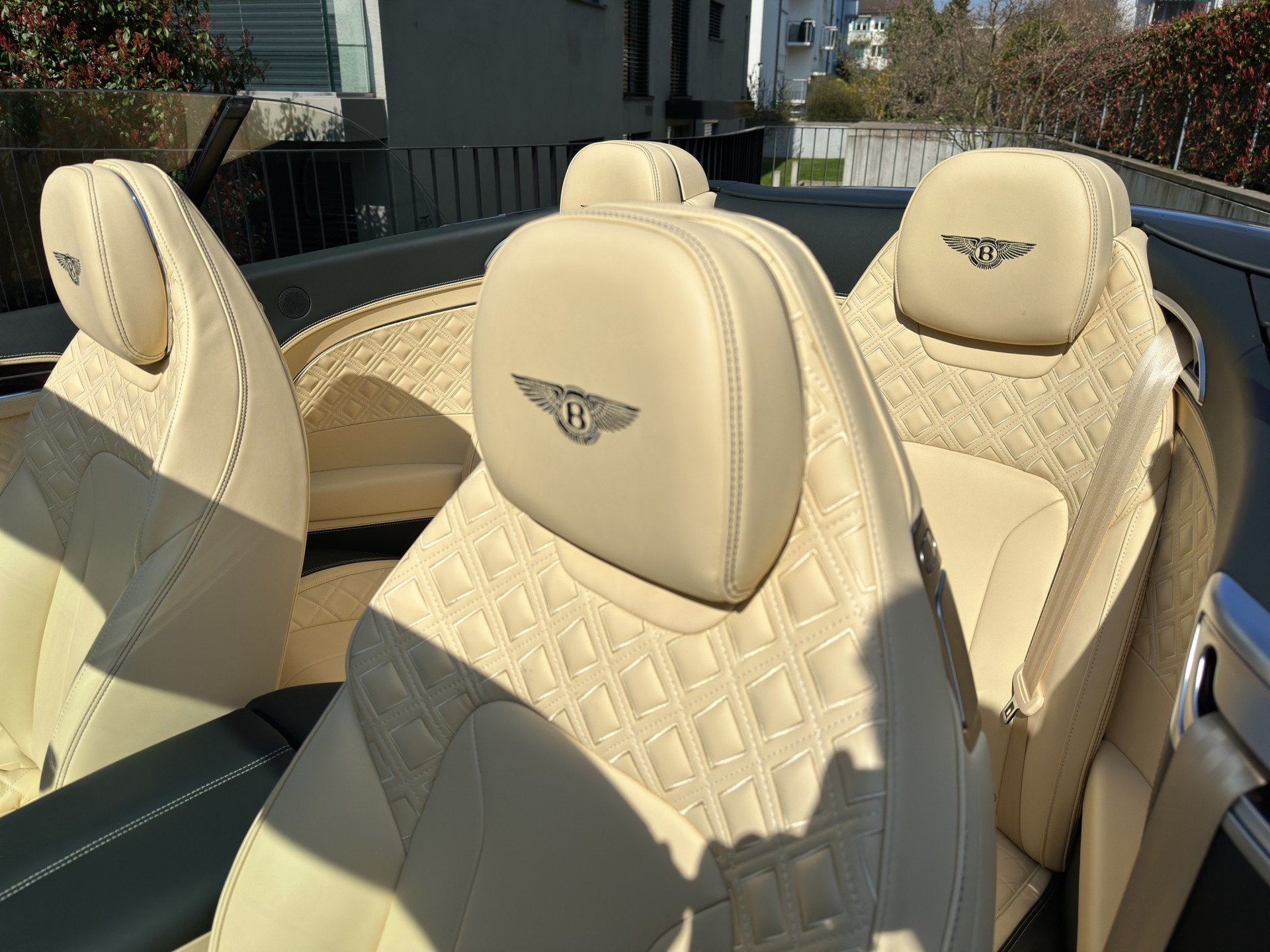 BENTLEY Continental GTC 4.0 V8 Mulliner-image-11