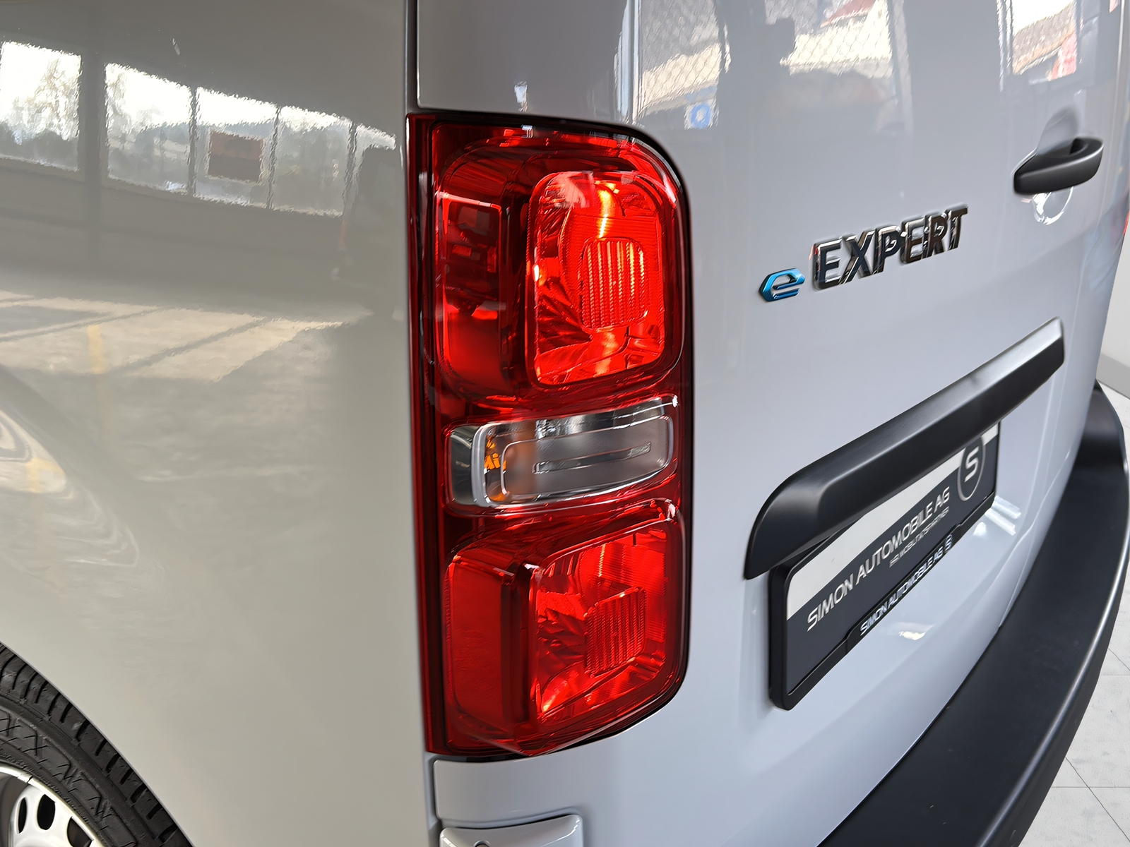PEUGEOT e-Expert Kaw. Standard 50 kWh-image-7