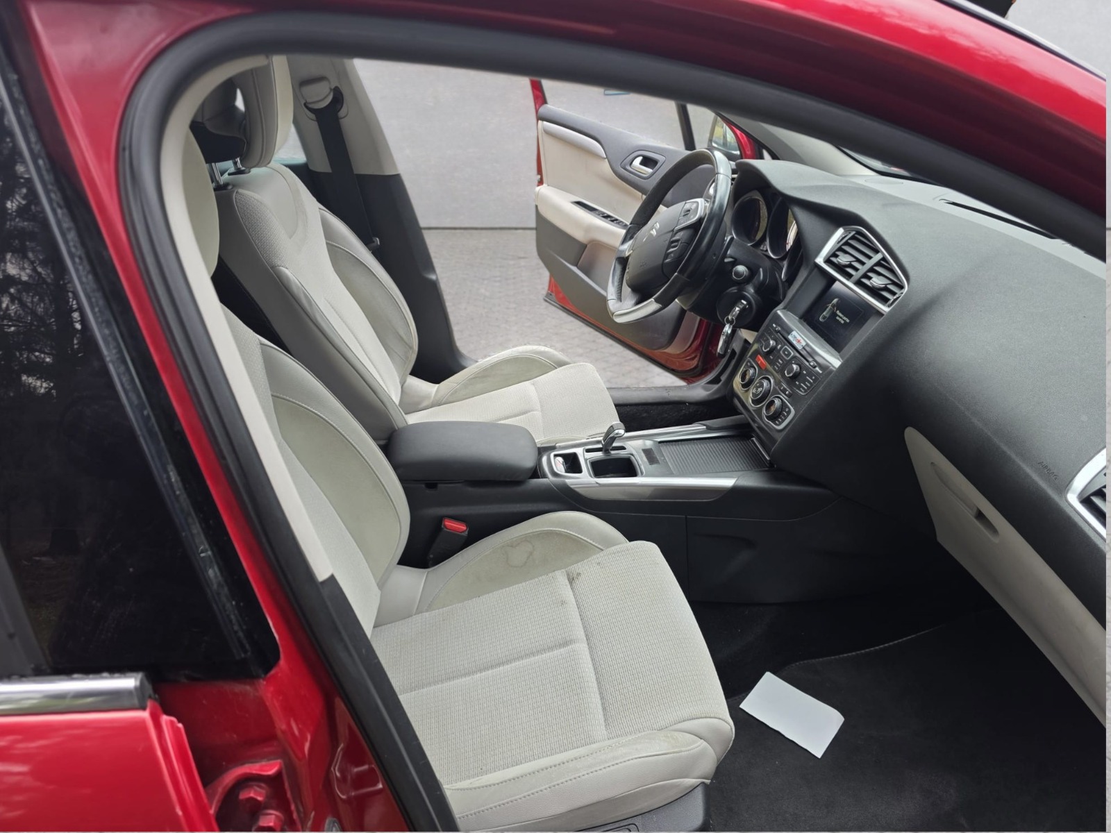 CITROEN C4 Berline 1.6 THP Exclusive EGS6-image-10