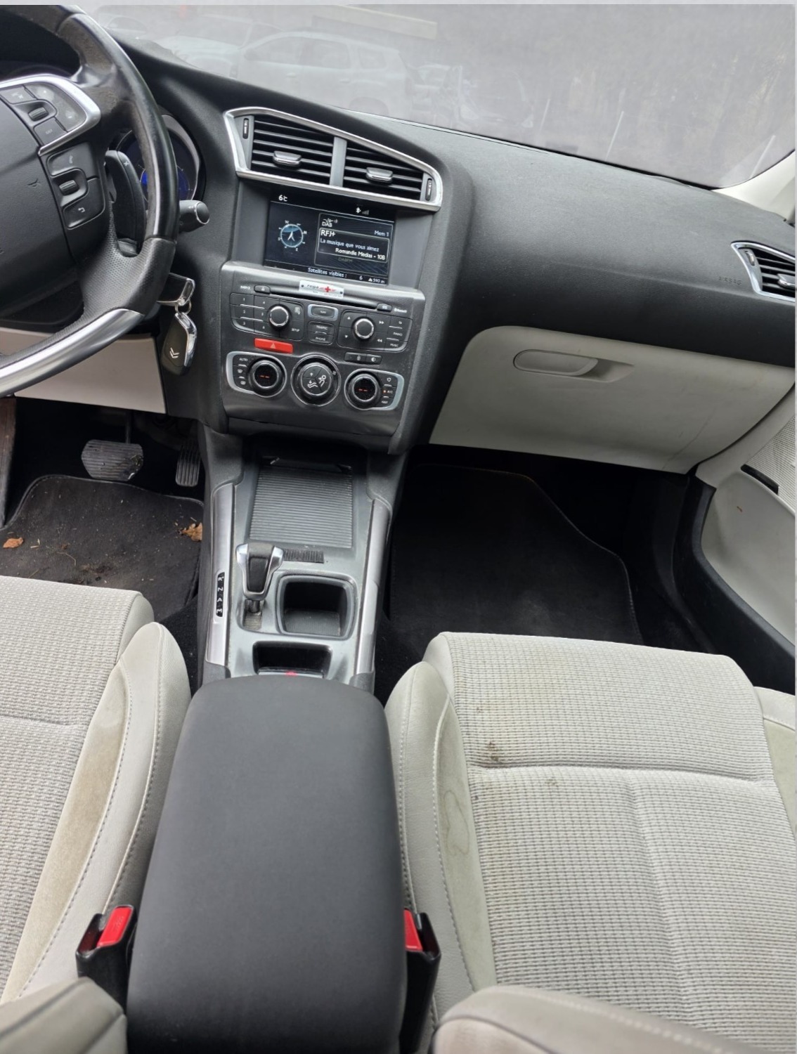 CITROEN C4 Berline 1.6 THP Exclusive EGS6-image-8