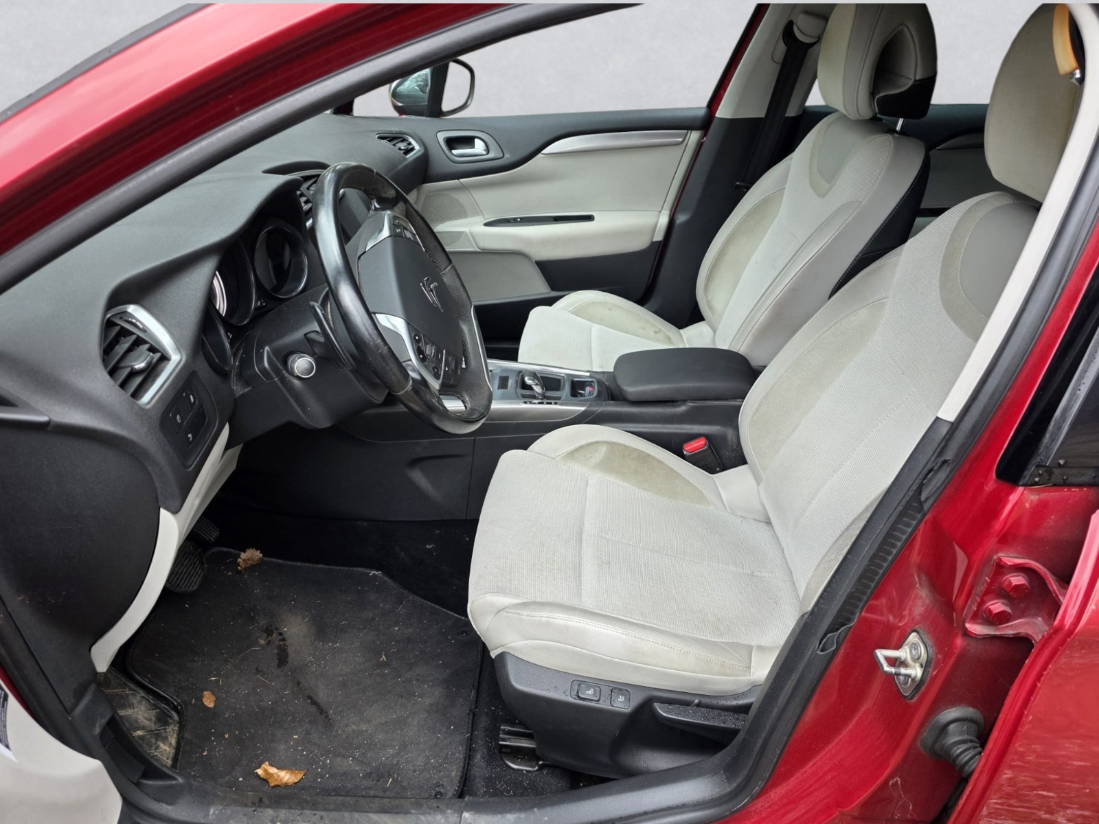 CITROEN C4 Berline 1.6 THP Exclusive EGS6-image-12