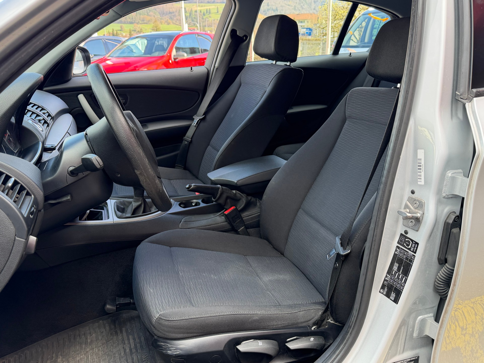 BMW 118i-image-7