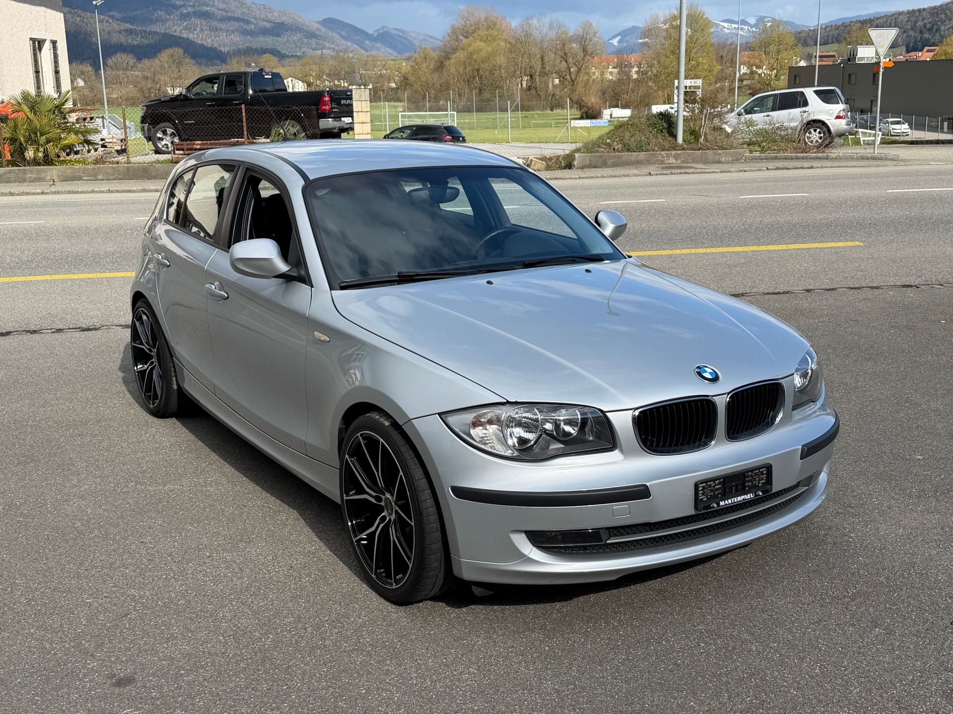 BMW 118i-image-3