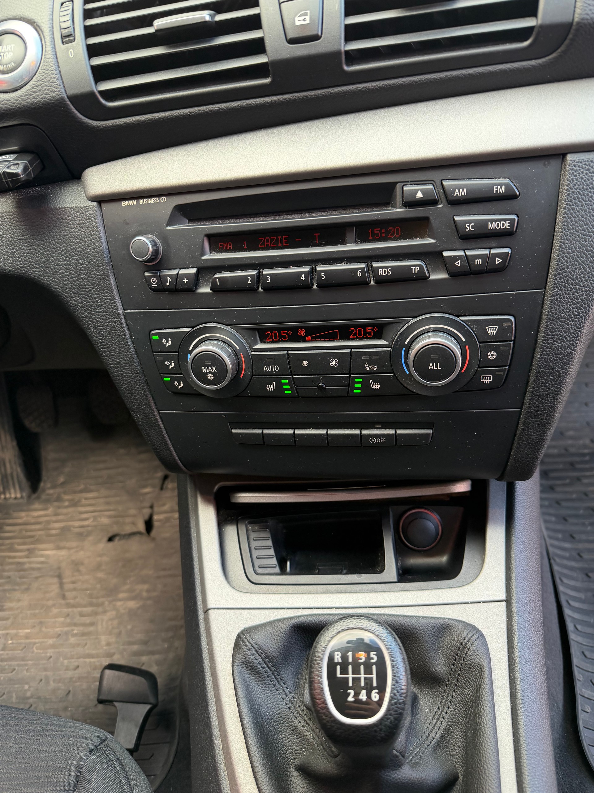 BMW 118i-image-11