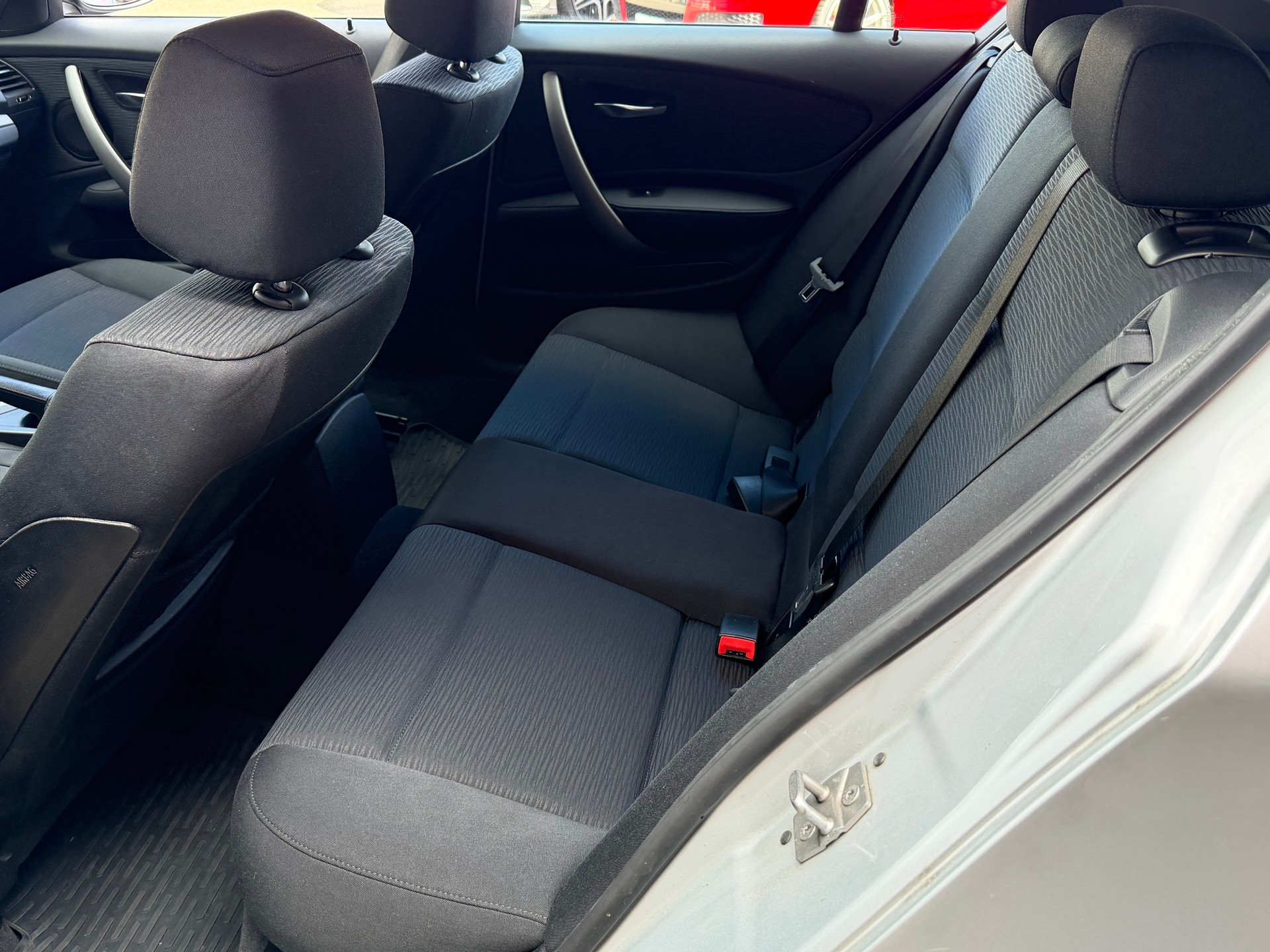 BMW 118i-image-8