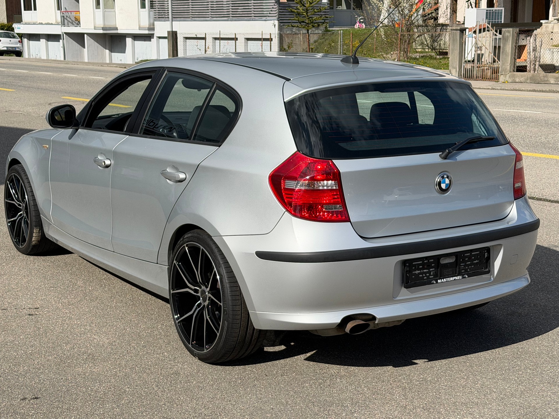 BMW 118i-image-4