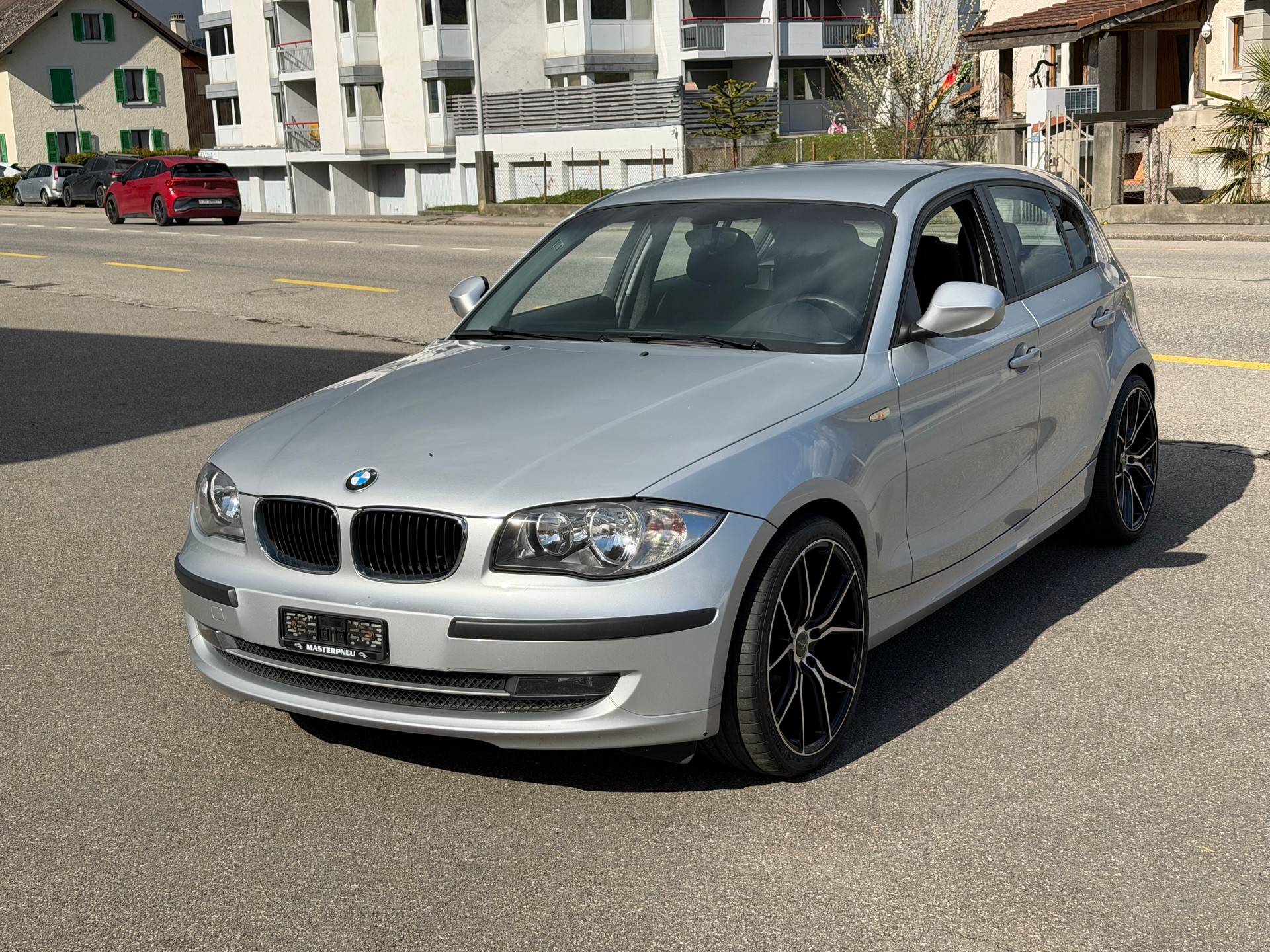 BMW 118i-image-1